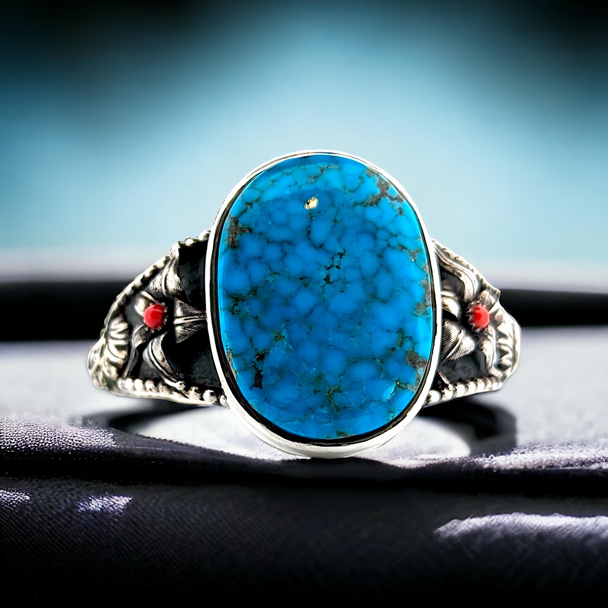 This gorgeous cuff bracelet combines the colorful spirit of the Southwest with classic elegance. The bracelet, which is made of polished sterling silver, provides a traditional base. The focal point is the eye-catching Kingman turquoise stone.
