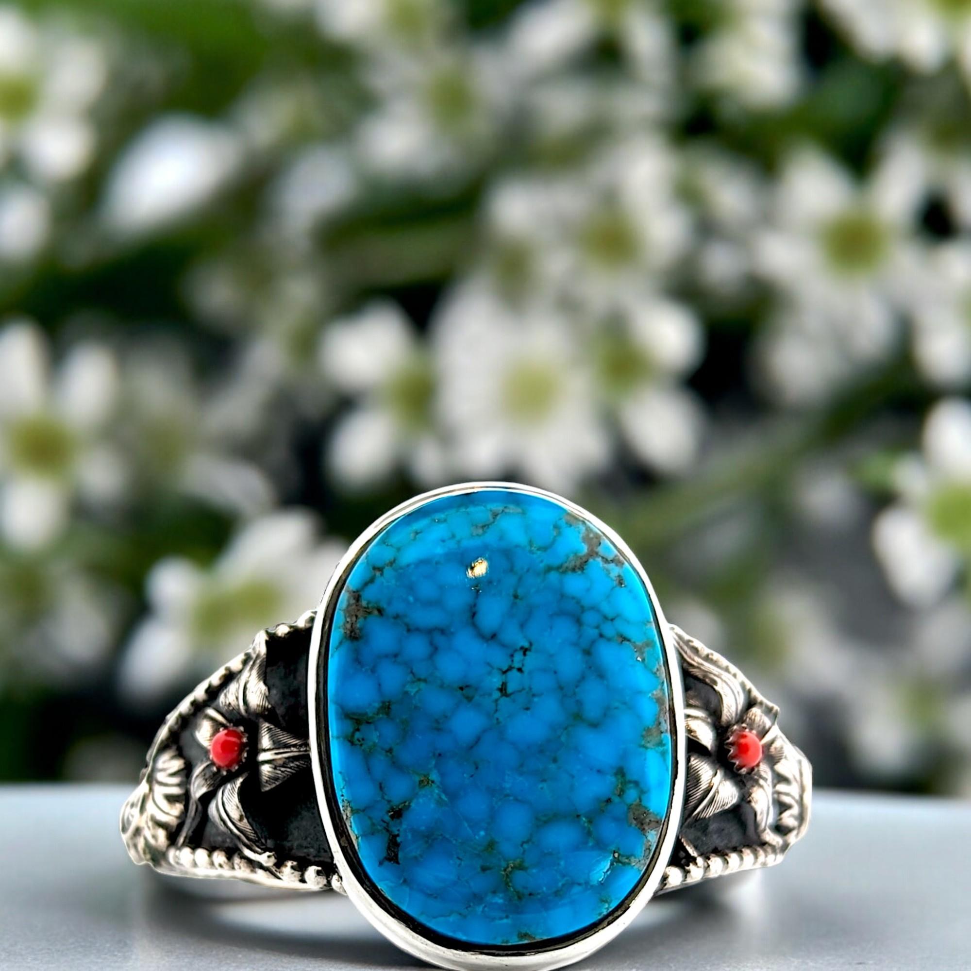 Southwestern Sterling Silver Cuff bracelet with Kingman Turquoise and Coral In New Condition For Sale In Greeneville, TN