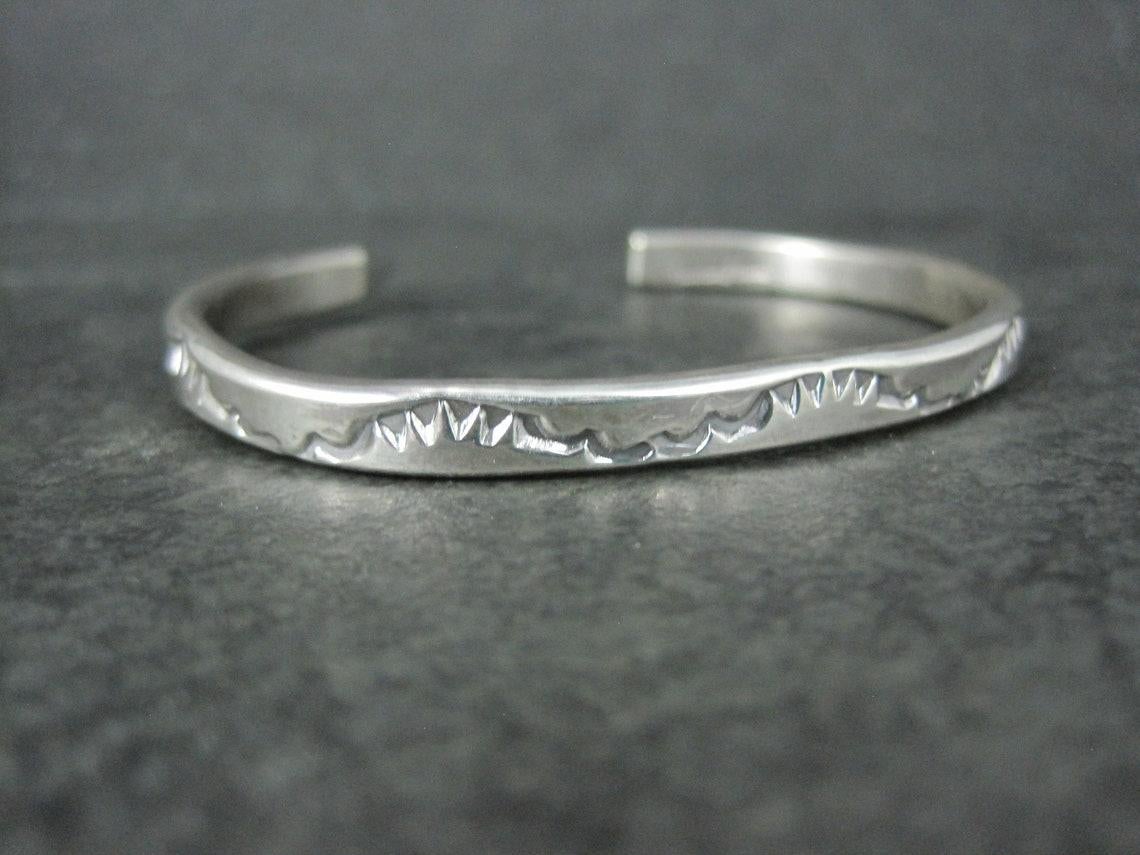Southwestern Vintage Sterling Cuff Bracelet 6 Inches TAHE Excellent état à Webster, SD