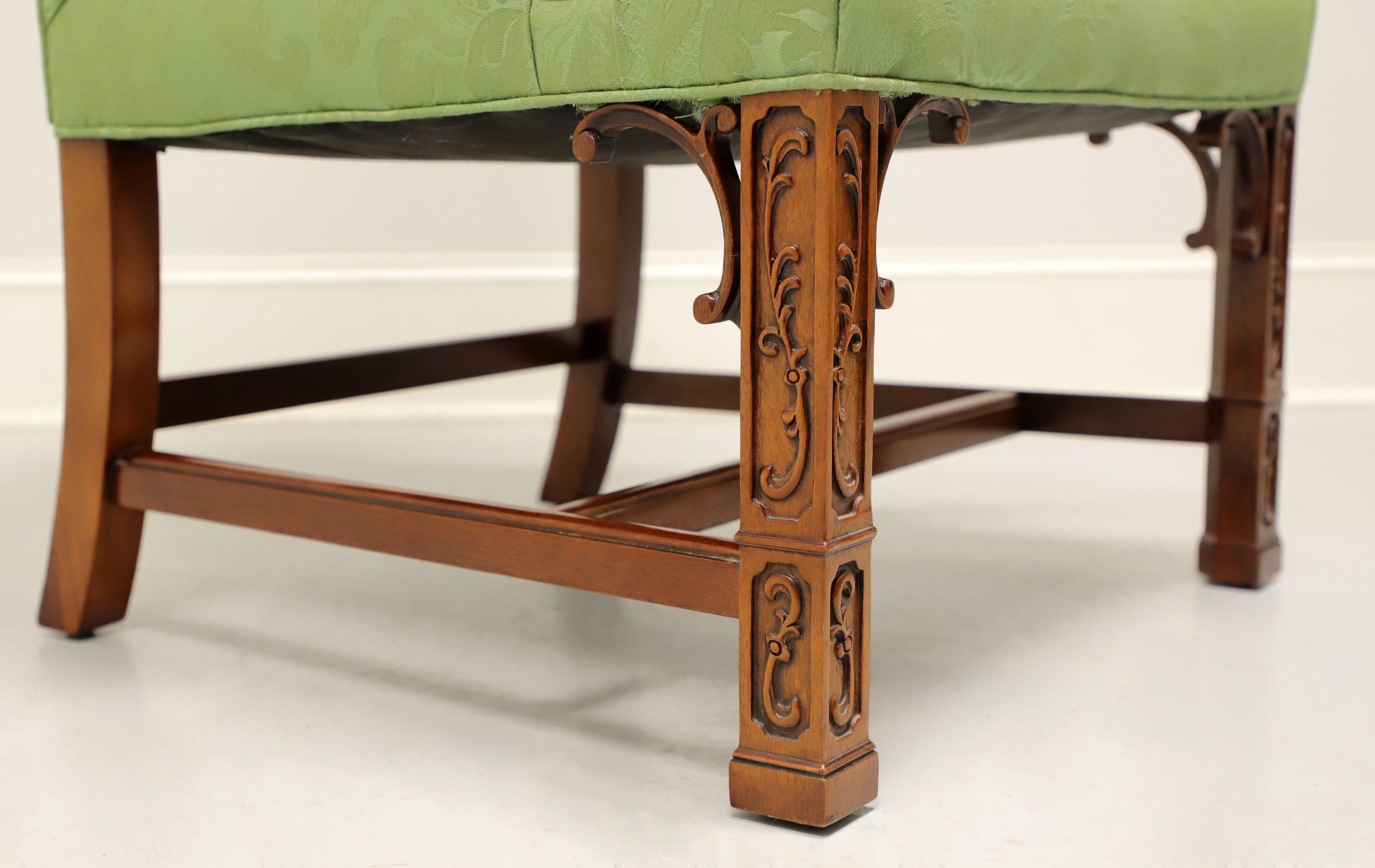 SOUTHWOOD Gainsborough Mahagoni-Sessel im Chippendale-Stil mit Laubsägearbeiten - Paar im Angebot 4
