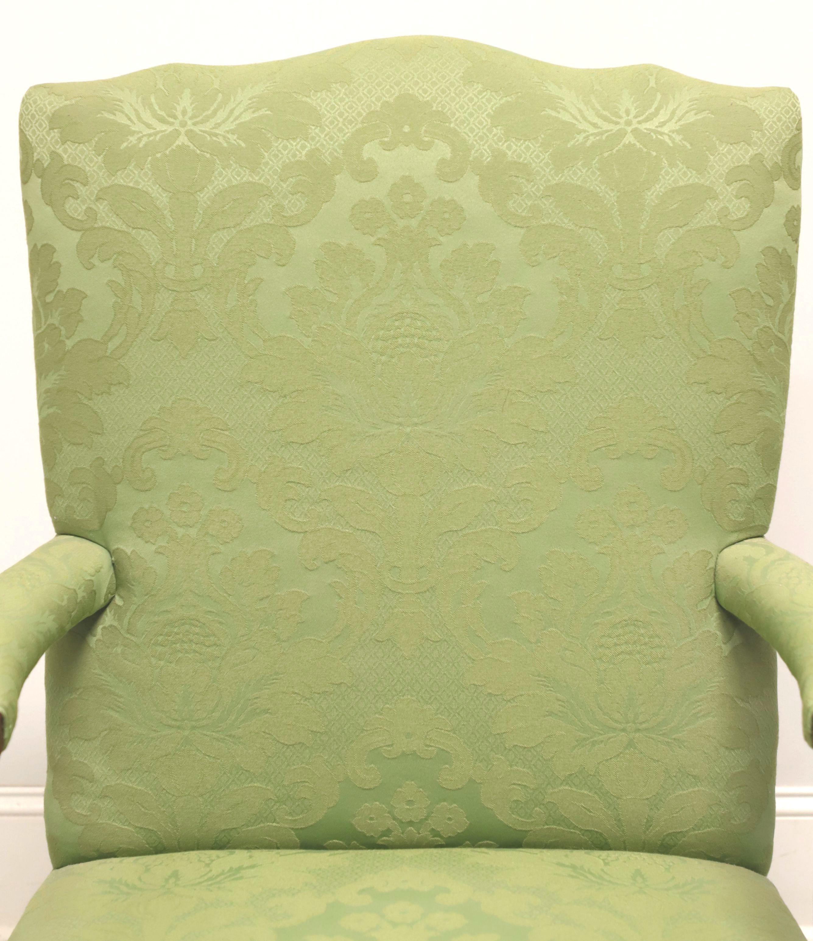 SOUTHWOOD Gainsborough Mahagoni-Sessel im Chippendale-Stil mit Laubsägearbeiten - Paar im Angebot 1