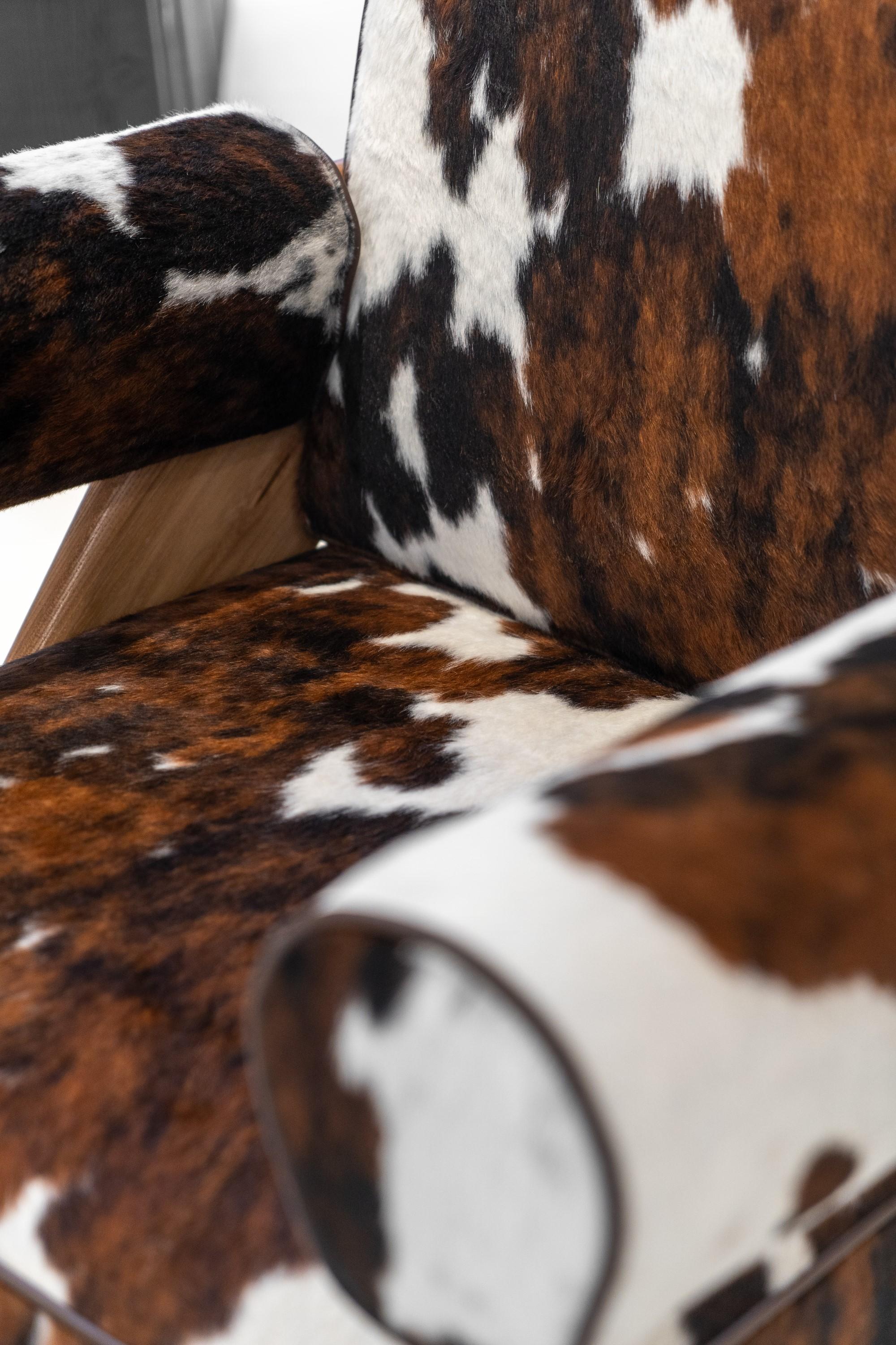 Souvenir Armchair Natural Elm Wood - Brown and Black Cowhide Fur In New Condition For Sale In Milano, IT