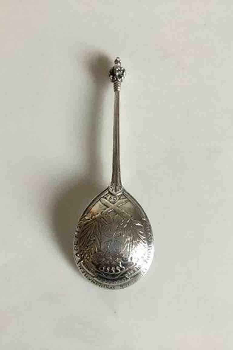Souvenir silver spoon from Scandinavia Denmark, Norway and Sweden.

Measures 14,7cm / 5 3/4