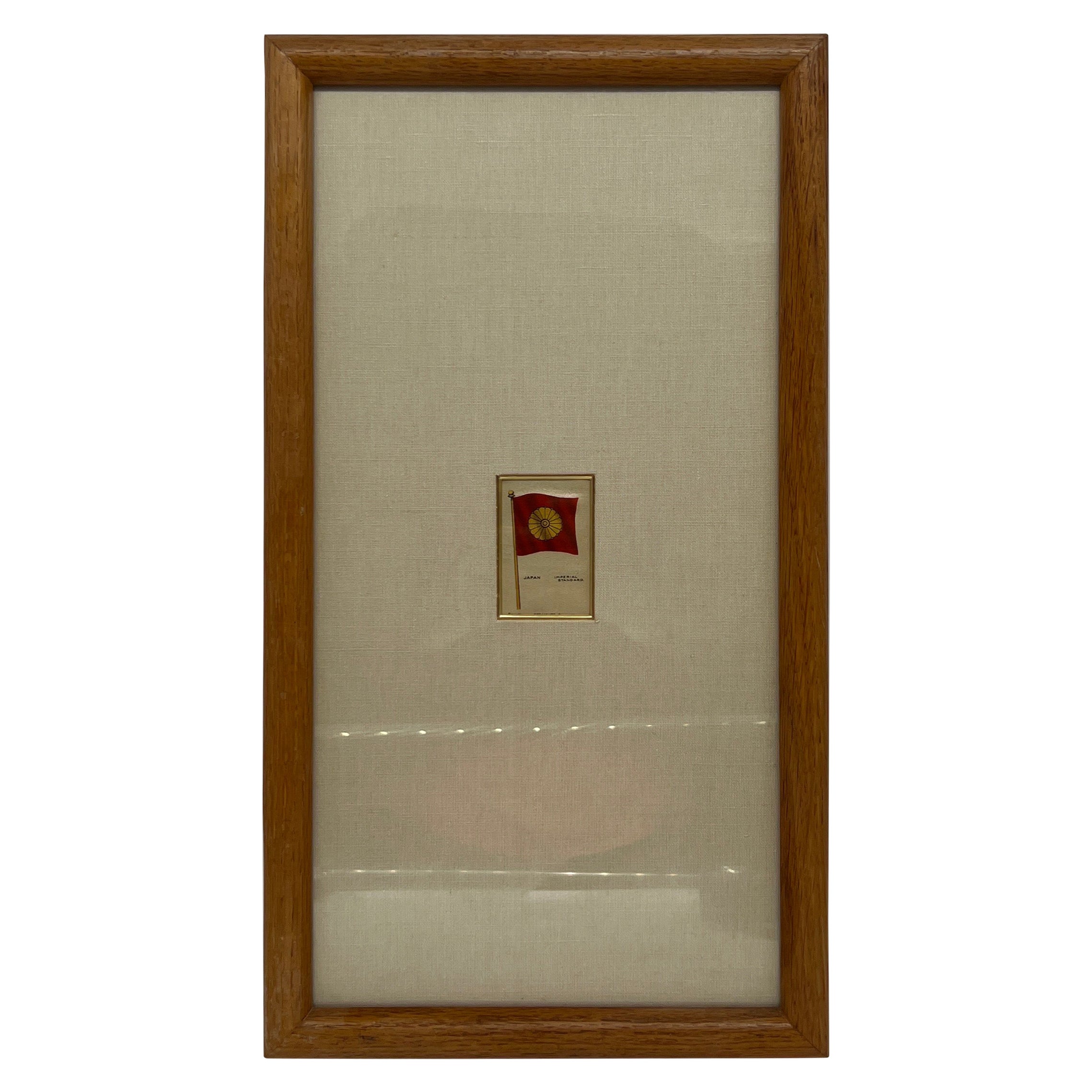 Zigarettenständer „Imperial Standard“ Japan Flagge auf Seide gerahmt Kunst im Angebot