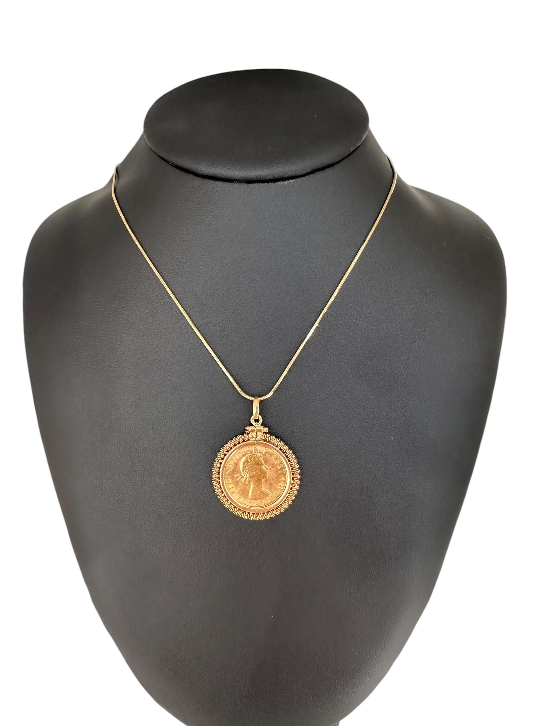 Artisan Sovereign Elizabeth Coin Set on 19 karat Yellow Gold Pendant