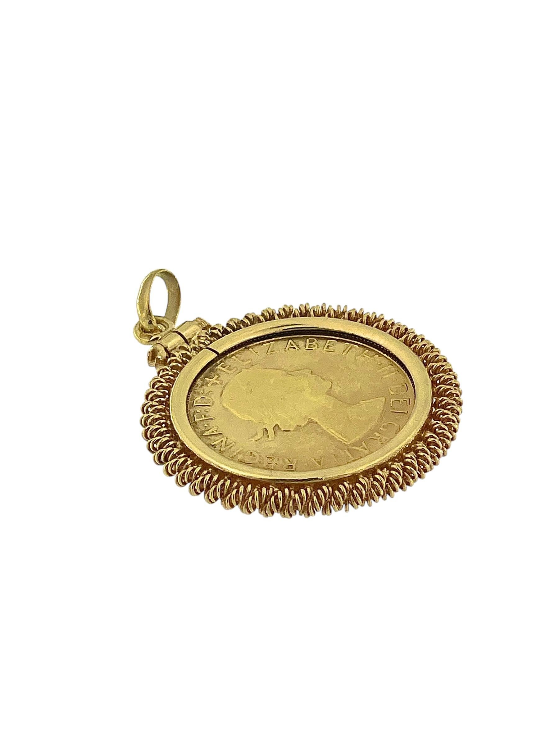 Sovereign Elizabeth Coin Set on 19 karat Yellow Gold Pendant 3