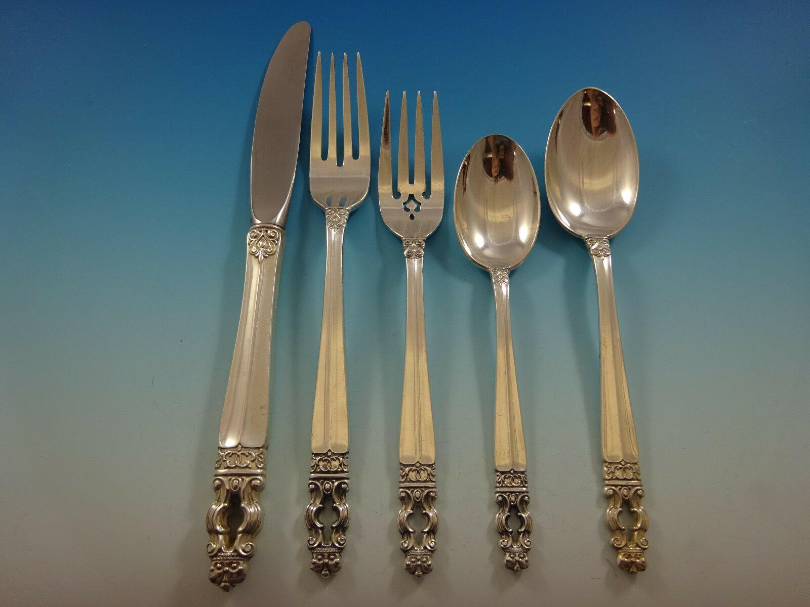 Sovereign Hispana by Gorham Besteck aus Sterlingsilber - 63 Teile. Dieses Set enthält:

12 Platzmesser, 9