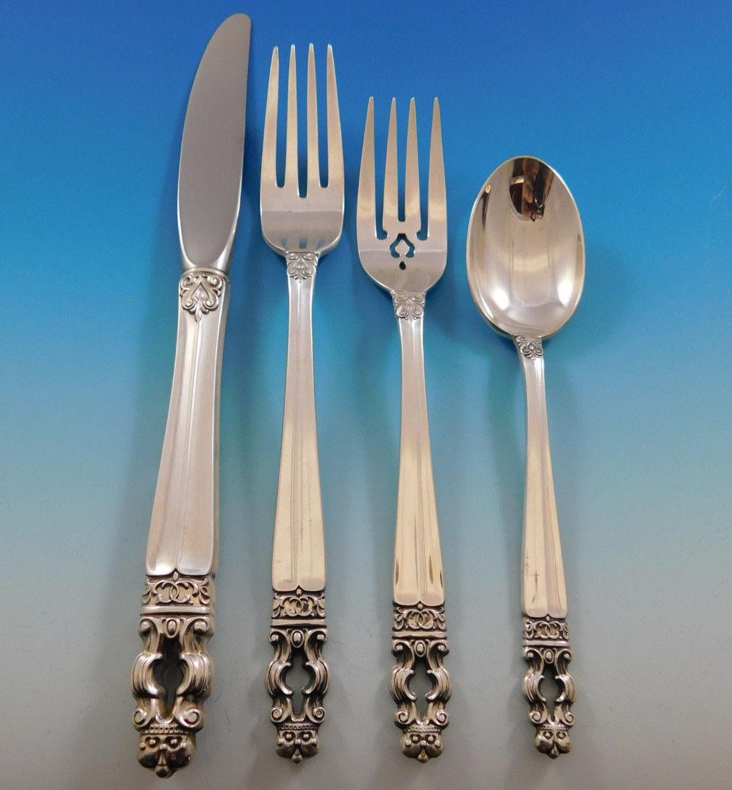 Sovereign Hispana by Gorham sterling silver flatware set of 35 pieces. This set includes:

Eight place knives, 9