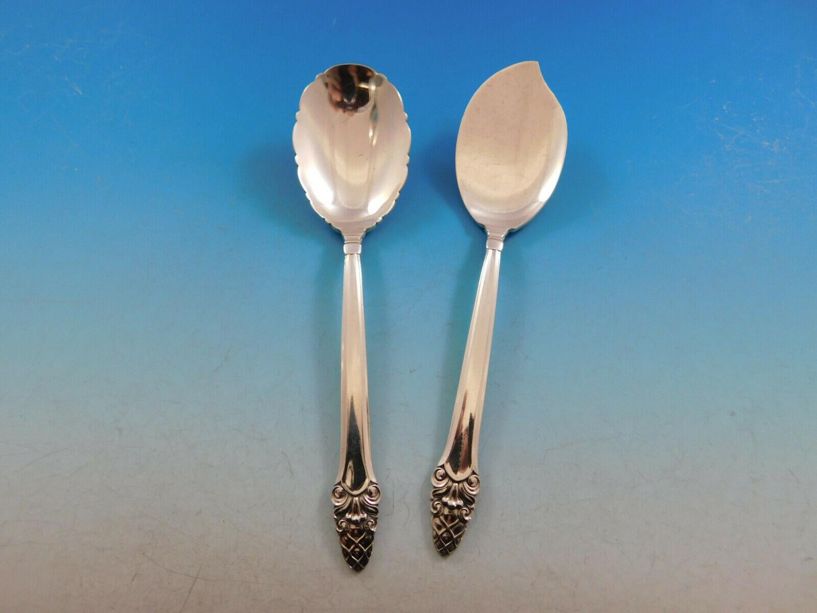 Juego de cubiertos de plata de ley Sovereign Old by Gorham 103 piezas Bellota estilizada en venta 2