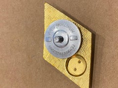 Sowjetisches blaues Emailleabzeichen eines Absolventen des Pädagogischen Instituts.