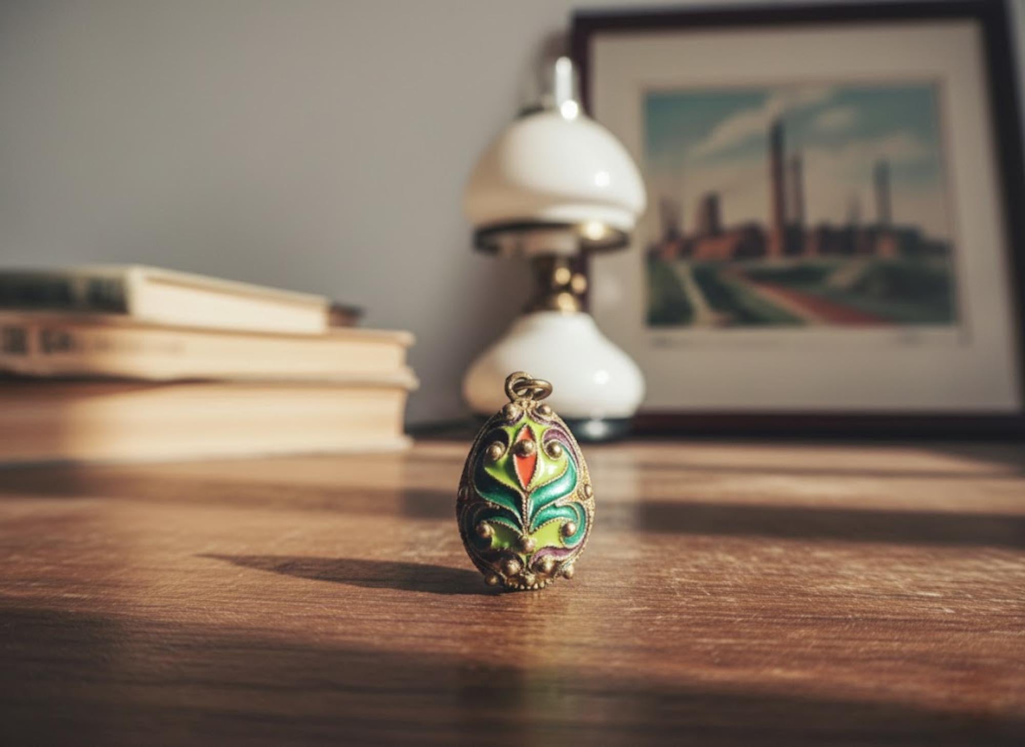 Ciondolo a forma di uovo in smalto cloisonné di epoca sovietica in stile revival medio russo in vendita 4