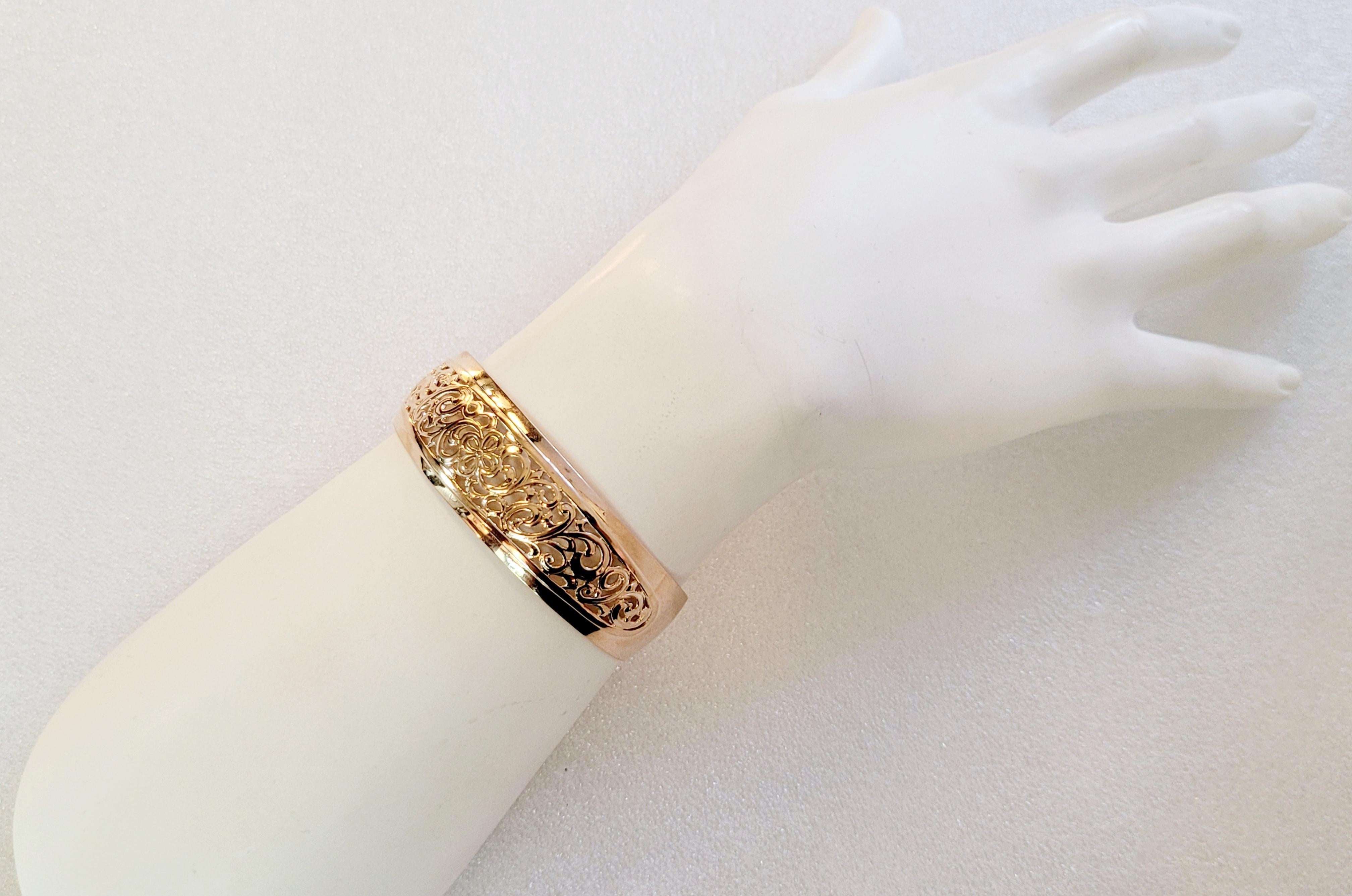 Bracciale da donna SSR sovietico 
Materiale Oro rosa 14K
Il braccialetto è di dimensioni medie
Peso del braccialetto 13,8gr
Genere Donne
Condit Mint, come nuovo
Prezzo al dettaglio $3,500