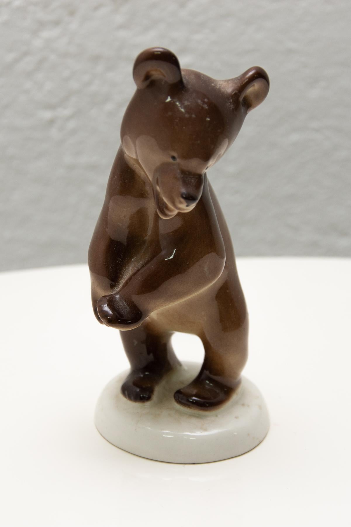 Moderne Sculpture en céramique de l'Union soviétique représentant un ours, années 1970 en vente