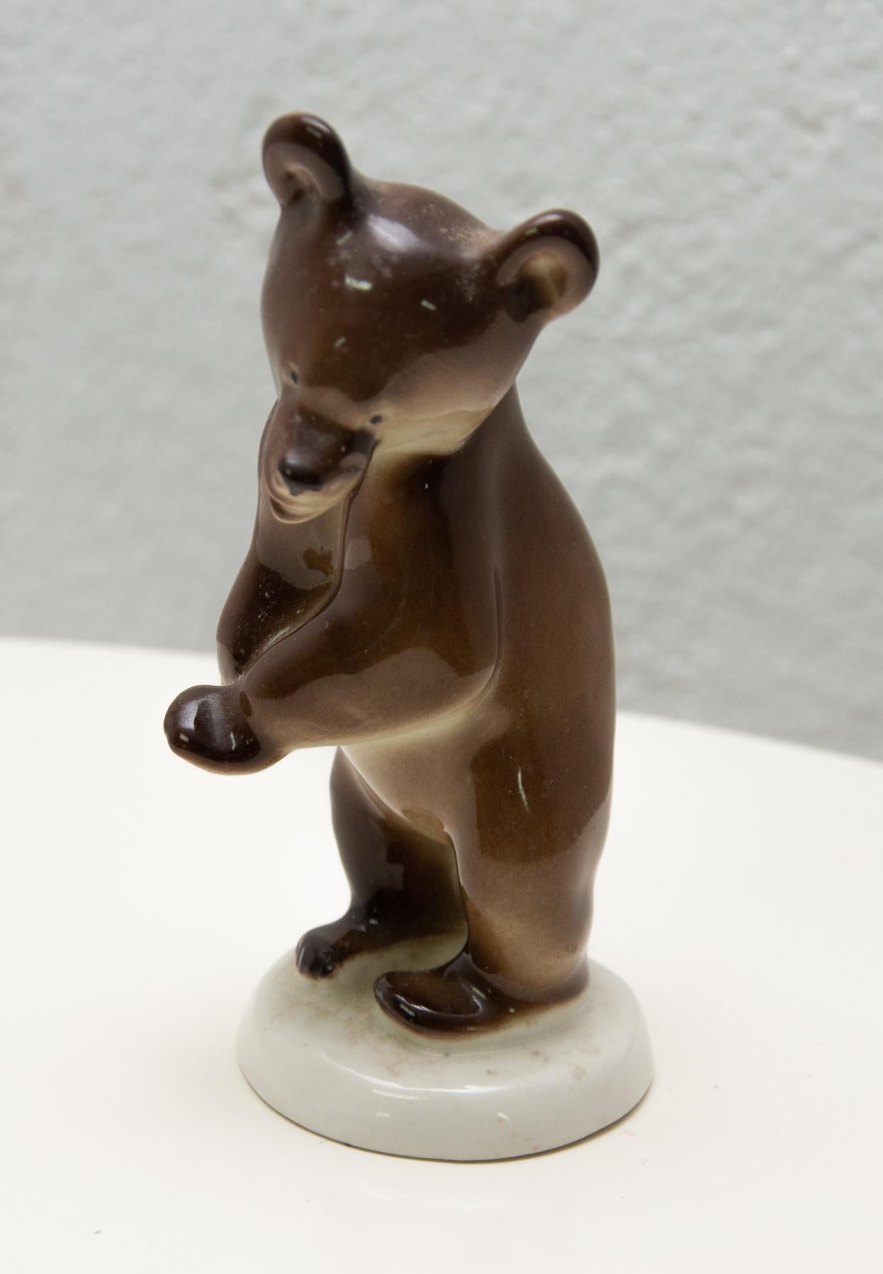 Ukrainien Sculpture en céramique de l'Union soviétique représentant un ours, années 1970 en vente