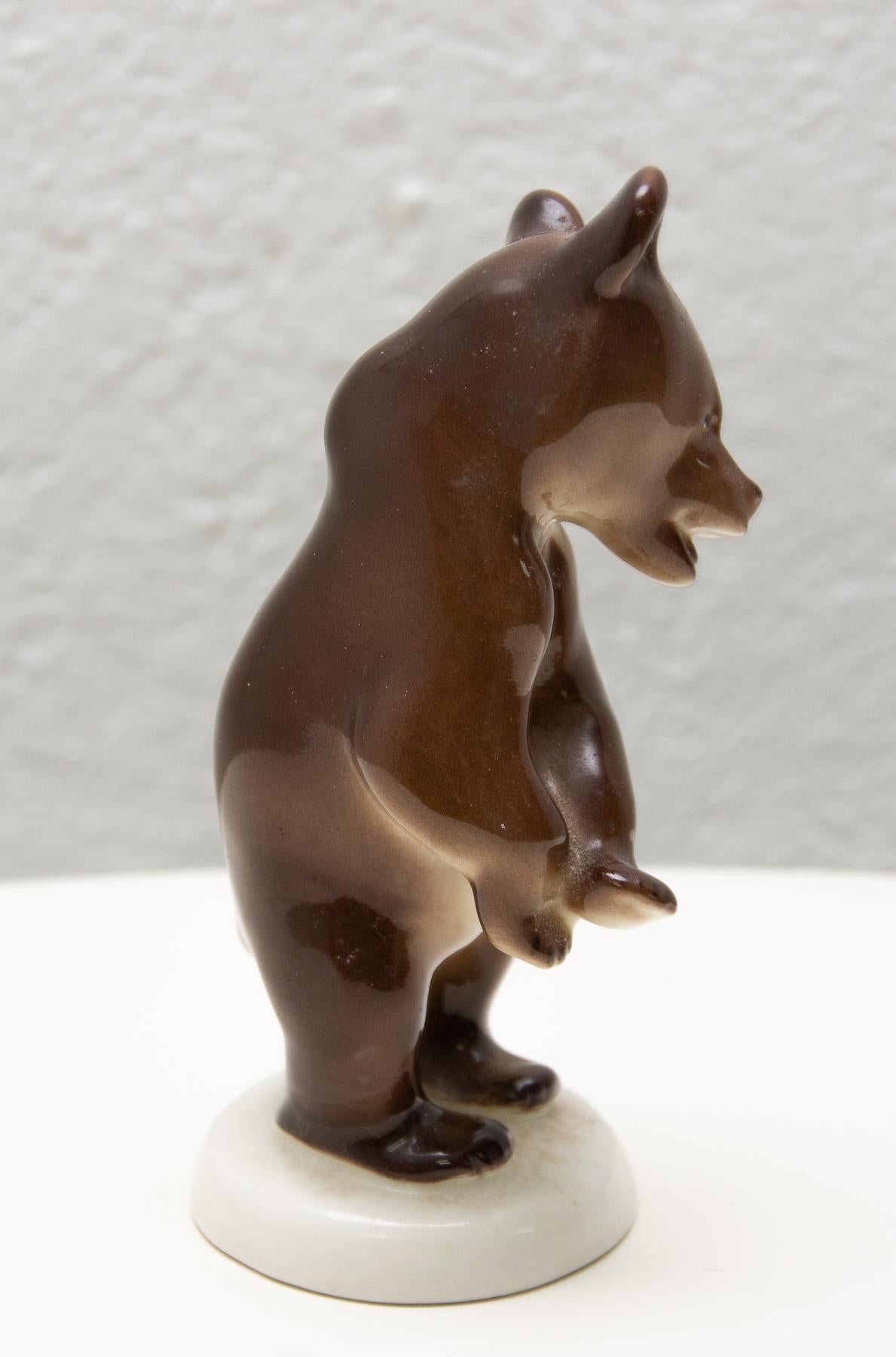 20ième siècle Sculpture en céramique de l'Union soviétique représentant un ours, années 1970 en vente