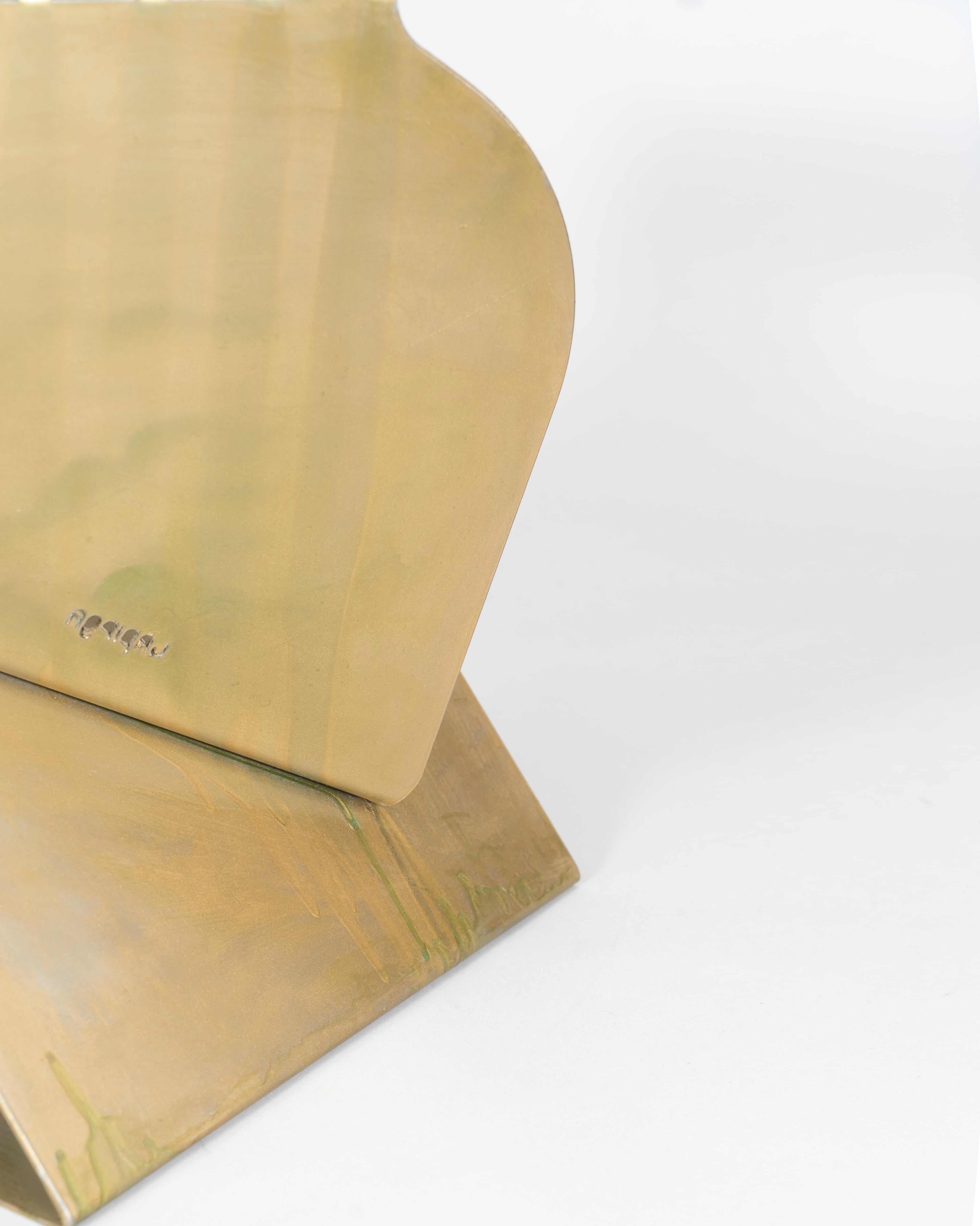 SovraP – Skulpturale Tische aus gefaltetem Metall, hergestellt in Italien von Edizioni Enrico Girotti (Italienisch) im Angebot
