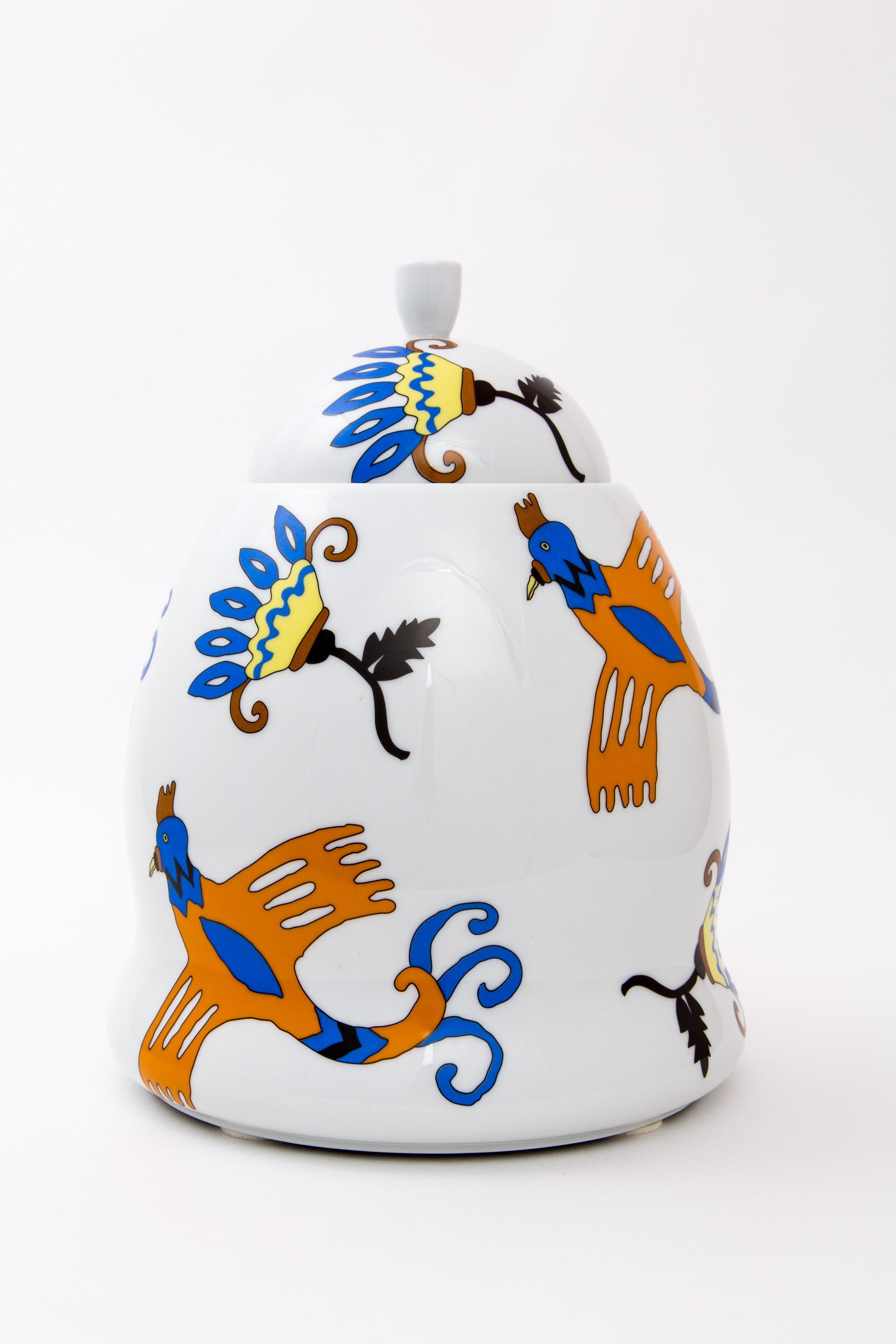 A very big pot, jar designed by Sowden for Alessi Tendentse. The decoration of birds and flowers are of Nathalie du Pasquier. Nathalie du Pasquier will be more and more popular. I follow her work for years and I see she is coming well known. She has