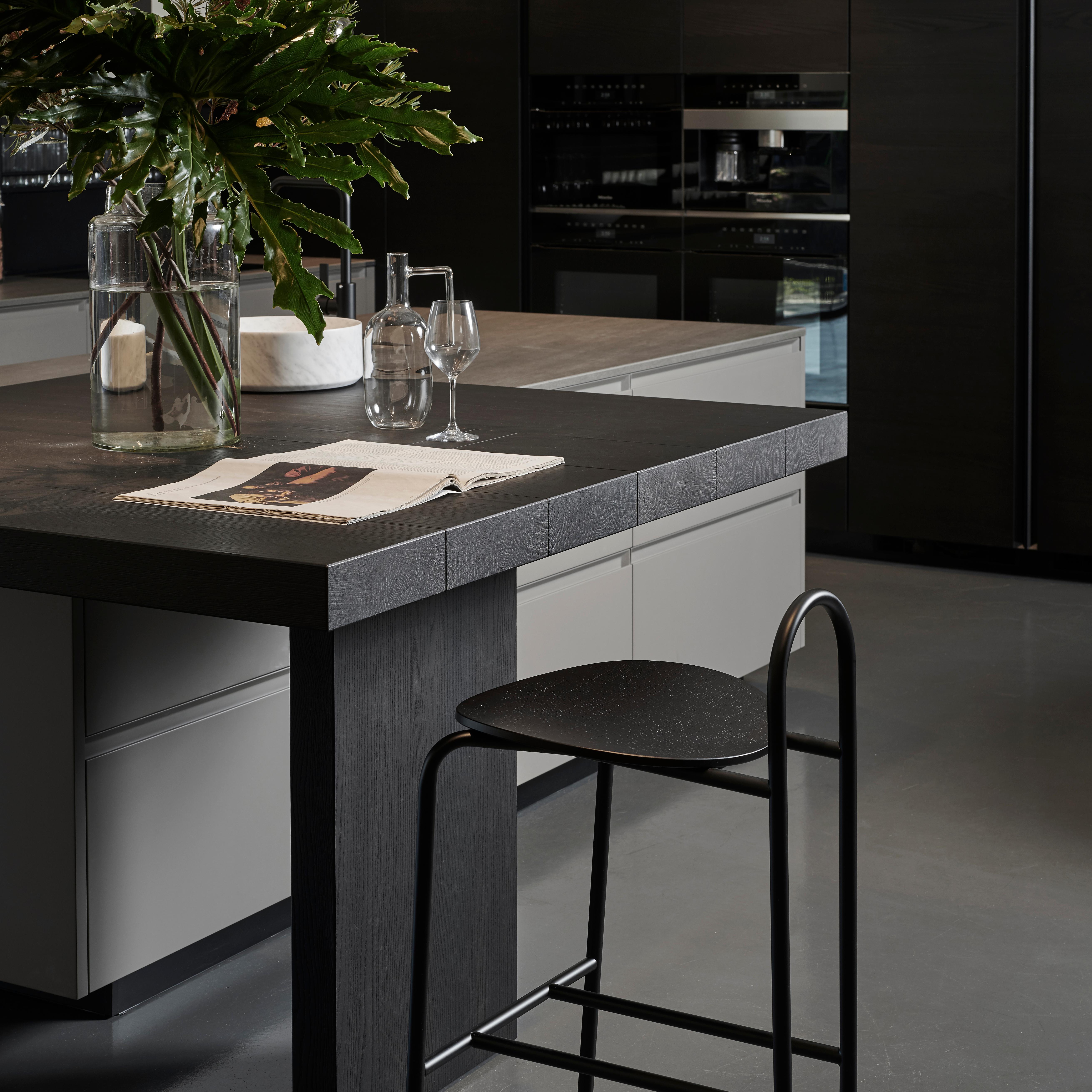 Italiano SP01 Sgabello basso Michelle in frassino naturale, Made in Italy in vendita