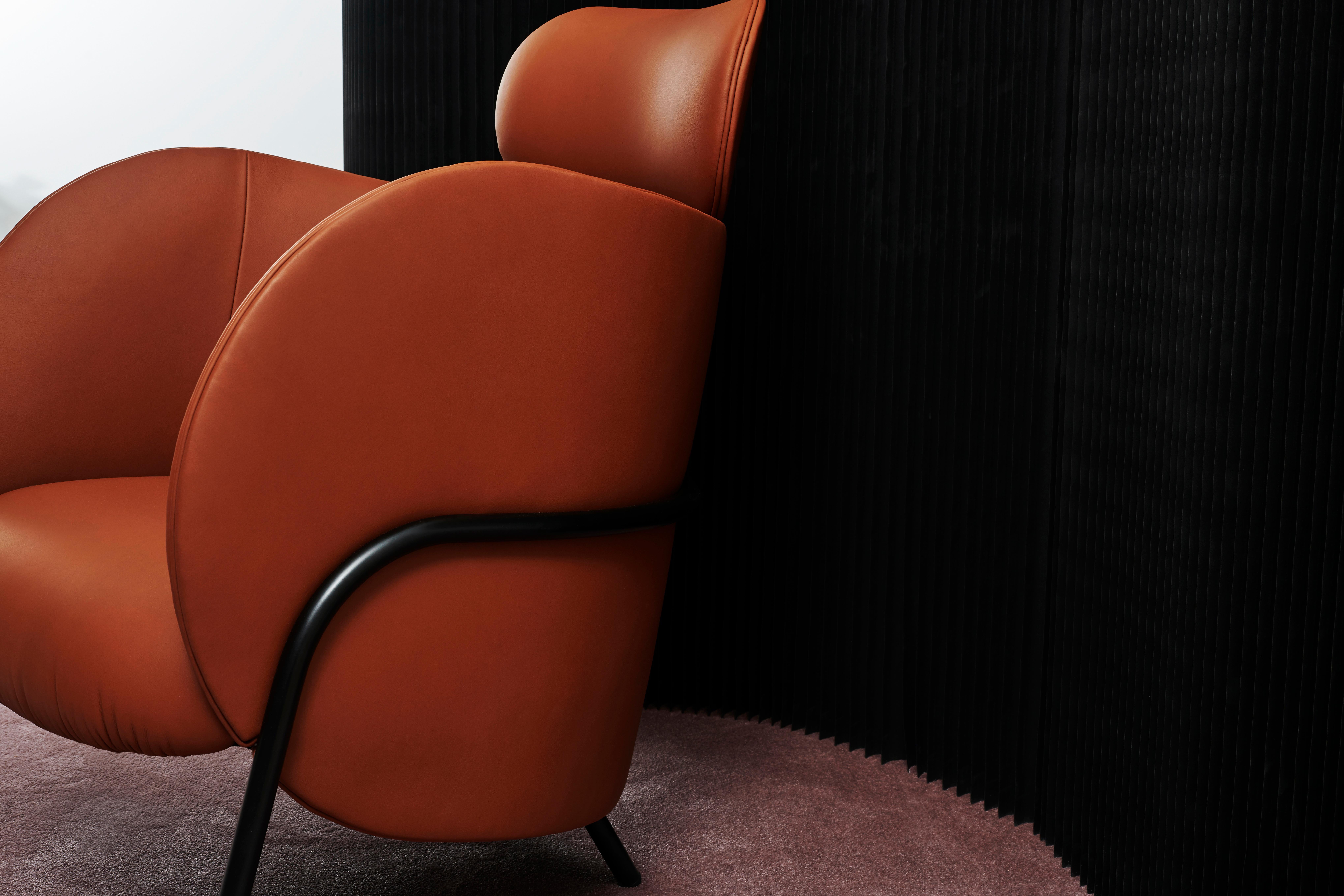 SP01 Royce Armchair with Headrest in Cambridge Black, Made in Italy In New Condition For Sale In Sydney, NSW