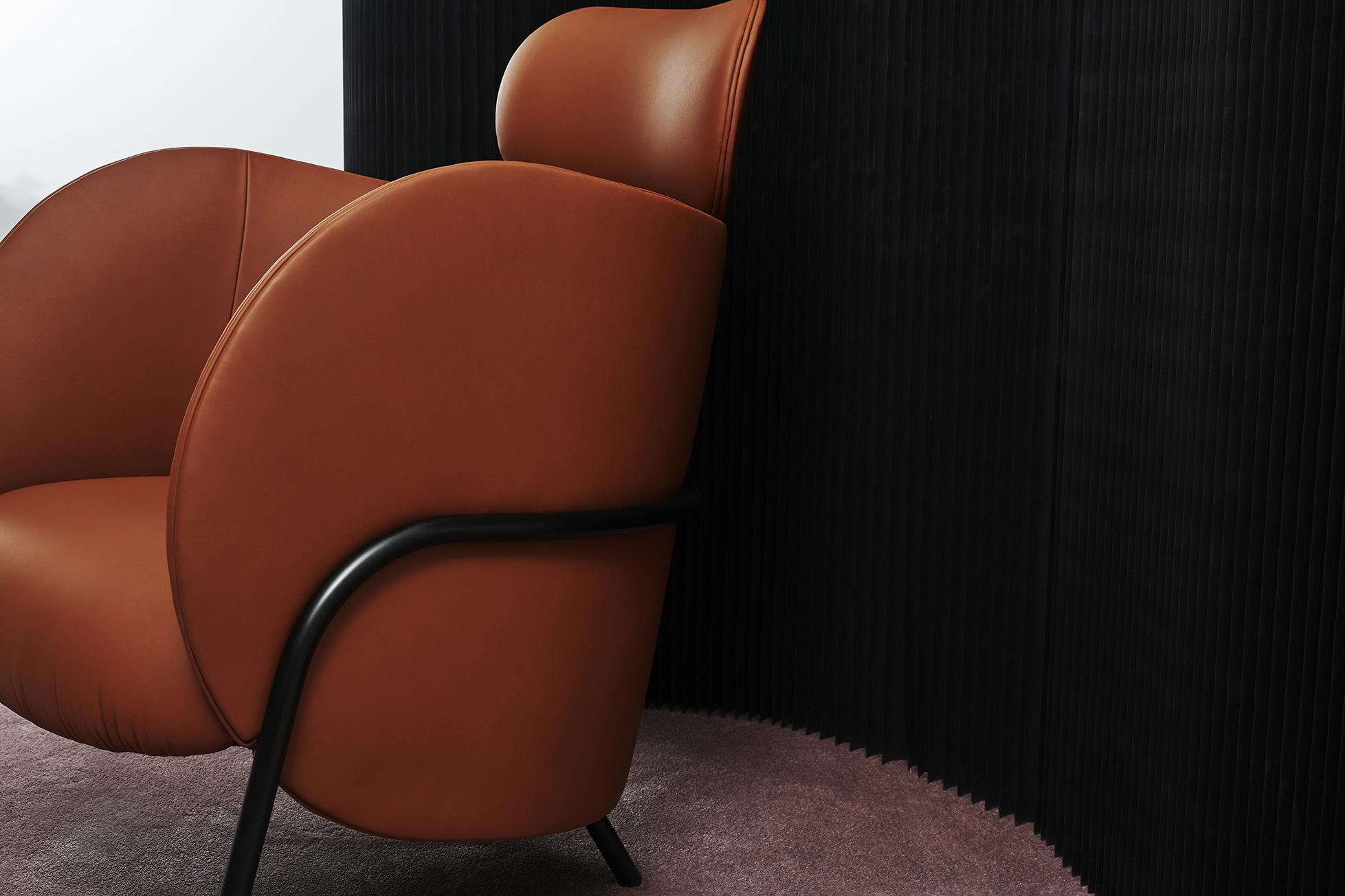 SP01 Royce Armchair with Headrest in Edinburgh Mist Leather, Made in Italy For Sale 2