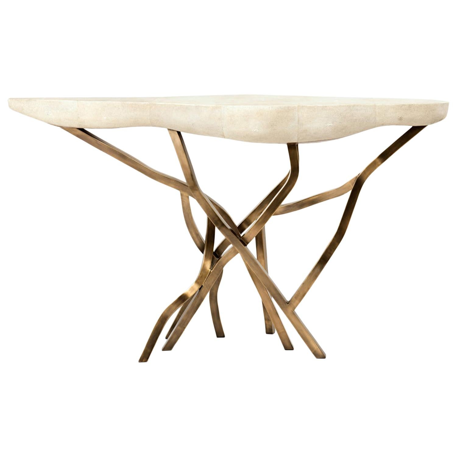 Table console Acacia en galuchat crème, laiton bronze-patina par R&Y Augousti en vente