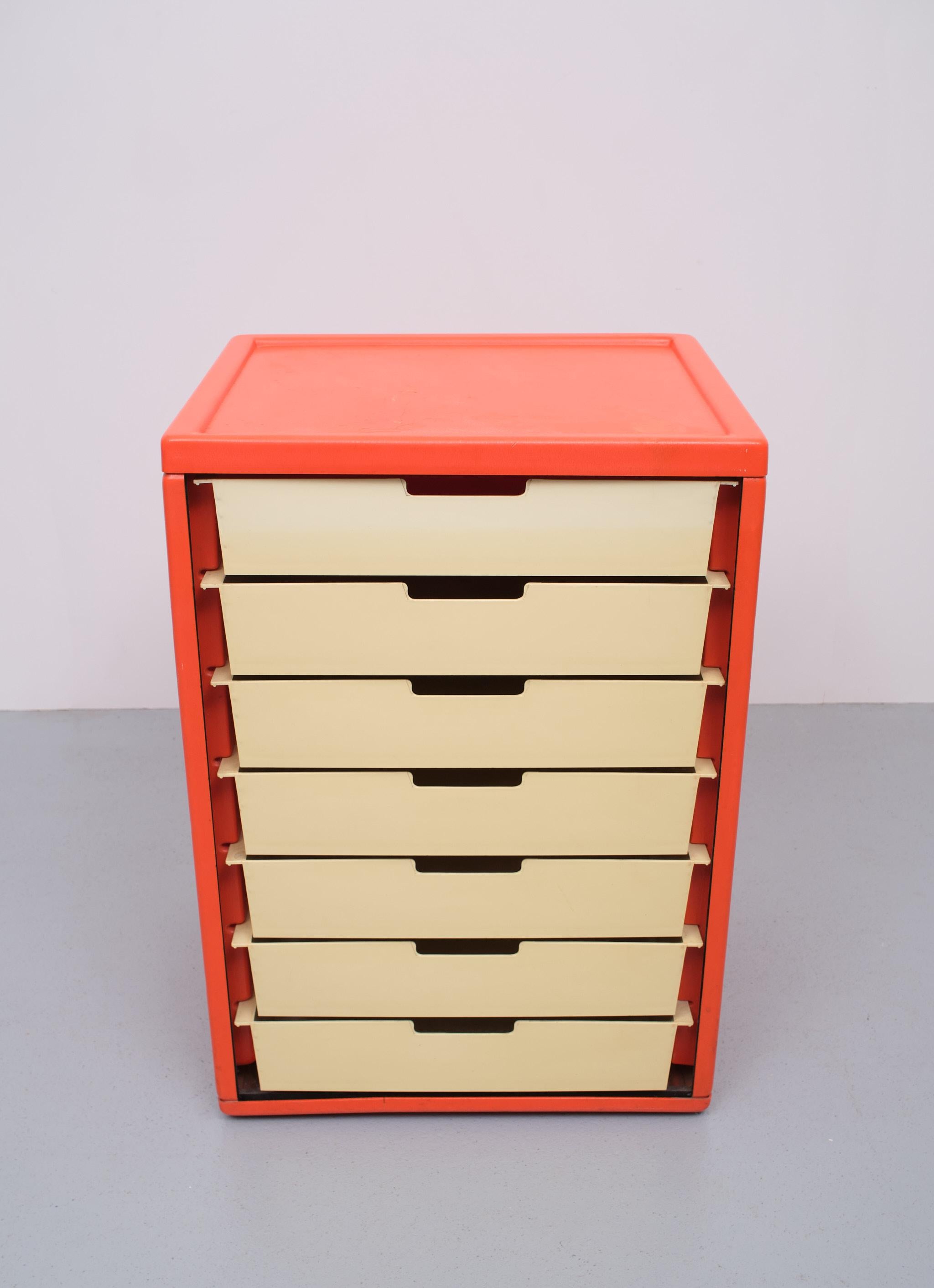 Very nice commode or chest of drawers Model ''Tyros '' Manufactured by Meurop Belgie 1969 Space Ace style.
Design Pieter de Bruijn. Bright Orange Base ,with 7 drawers.
On the top users marks.
 