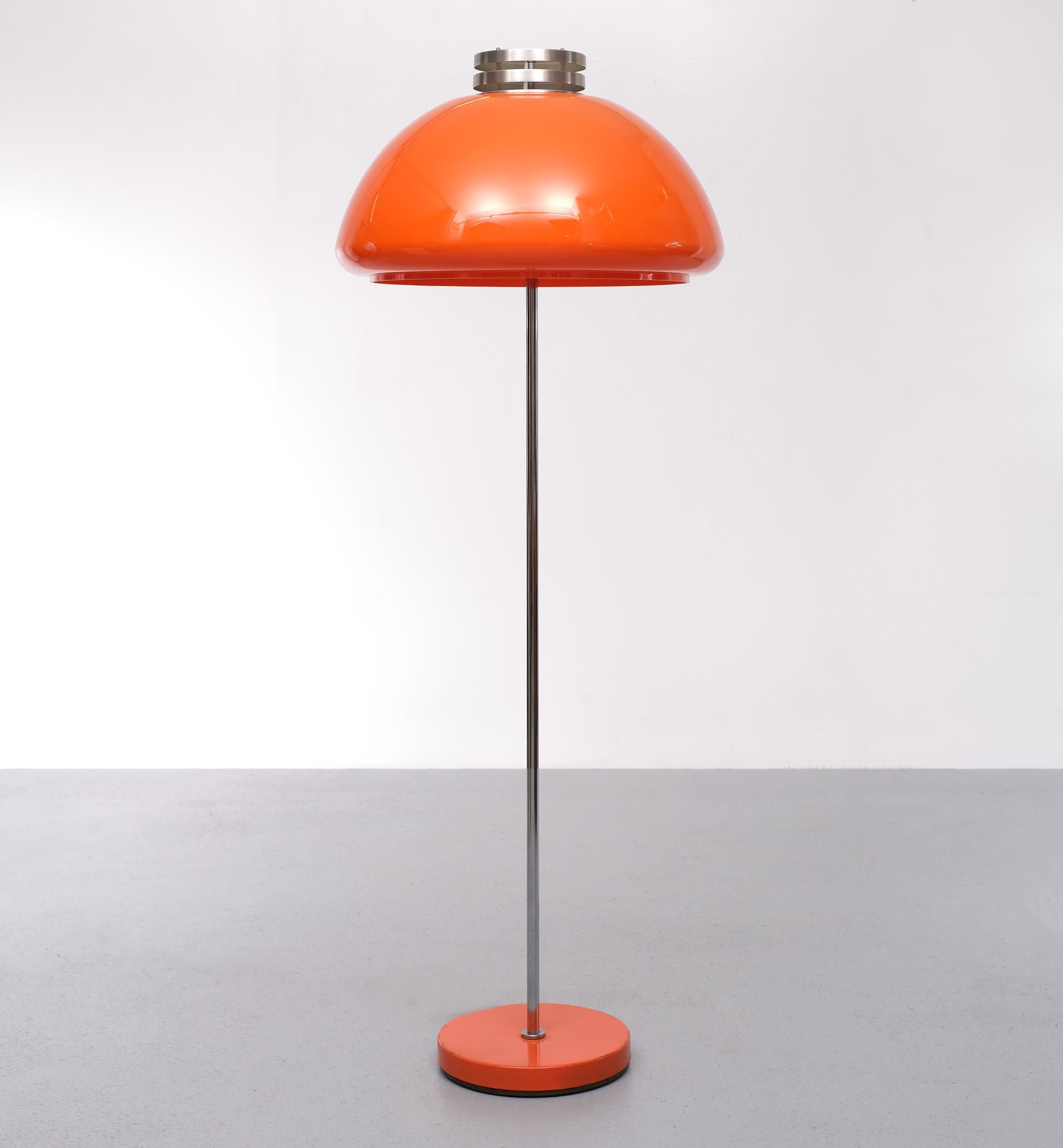 Love this Metropolis style floor lamp. Large bright Orange shade, comes with 
a Aluminum decoration on top. So typical for that Era. Need Two large bulbs E27. Comes with a foot switch. Good condition. Gives a very nice light when lid.