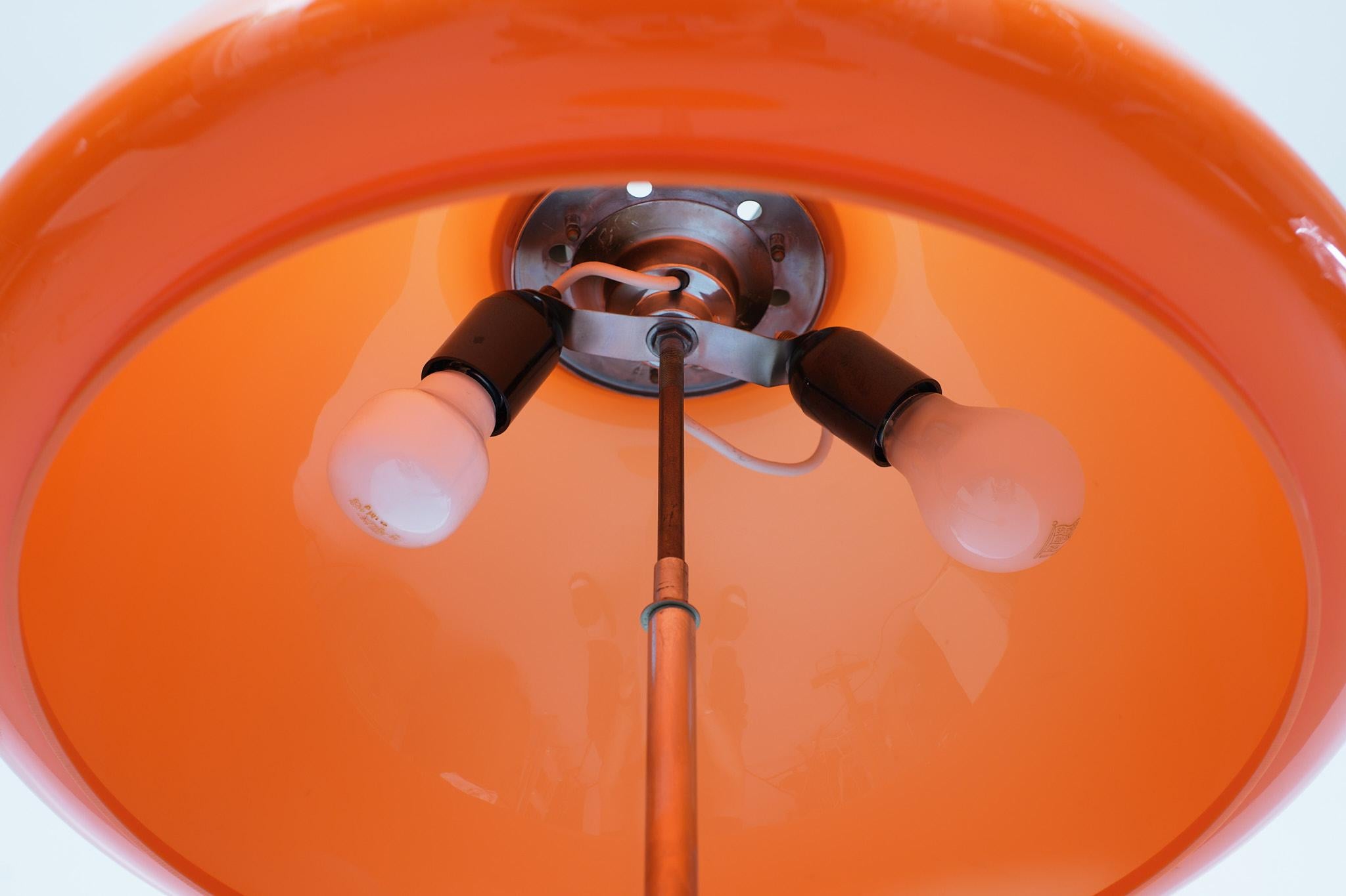 Space Ace Stehlampe mit orangefarbenem Schirm, 1970er Jahre, Italien (Italienisch) im Angebot