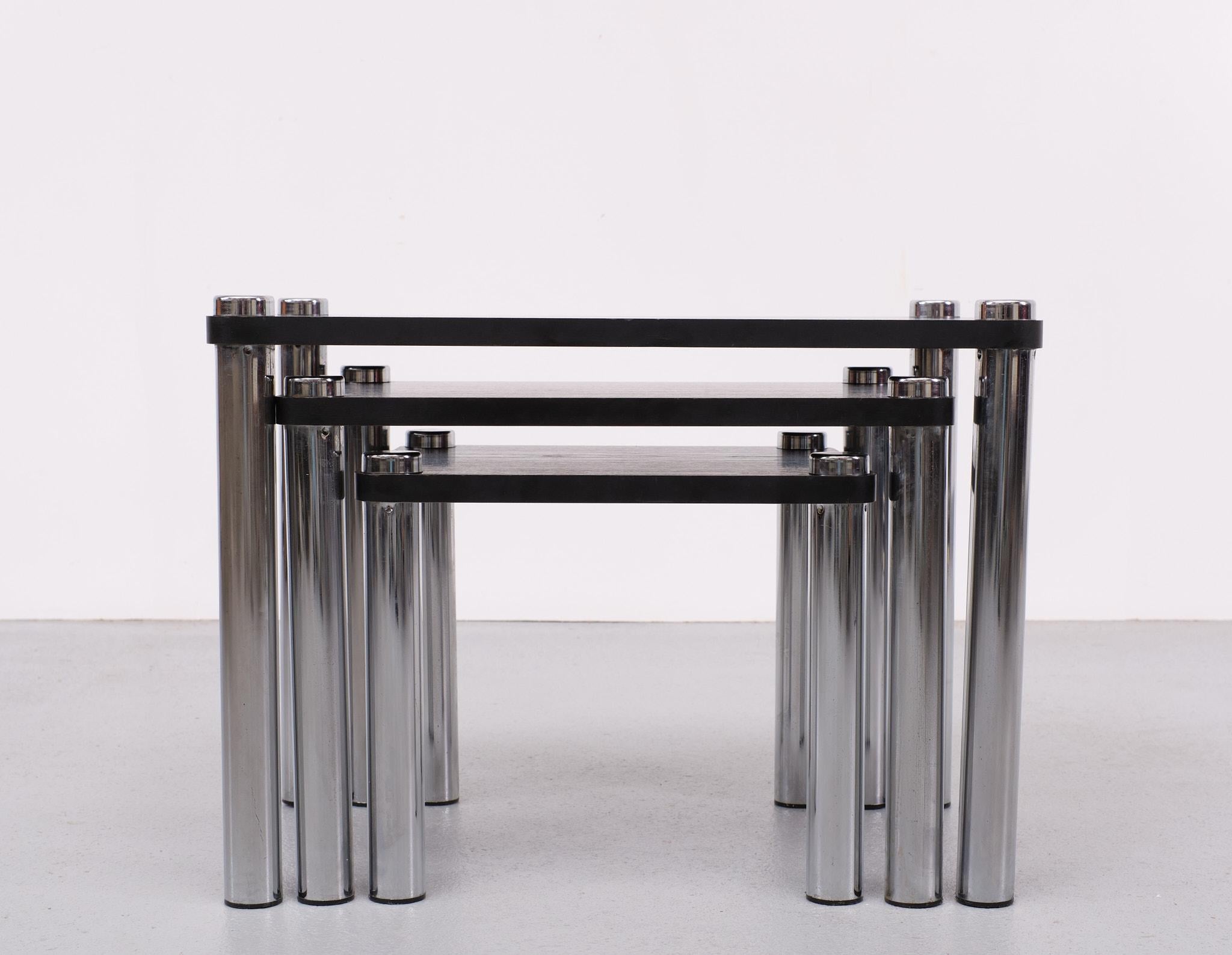 Chrome Ensemble de tables gigognes A Space 1970 France en vente