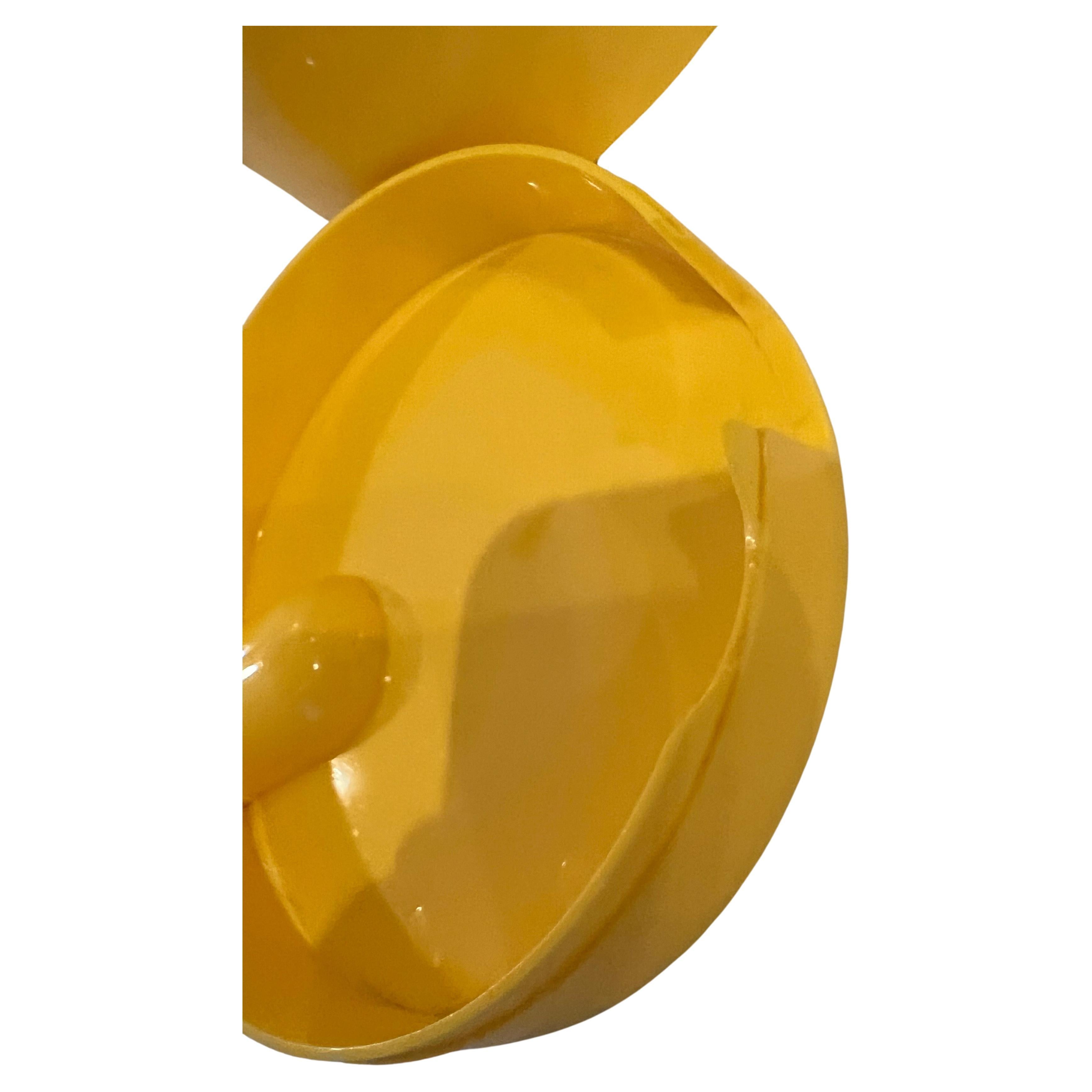 Gran ejemplo de diseño postmoderno de Massimo Vignelli para Heller circa 1978, en amarillo, bonito color una pequeña grieta bajo el labio de la tapa como se muestra no perceptible muy difícil de encontrar .