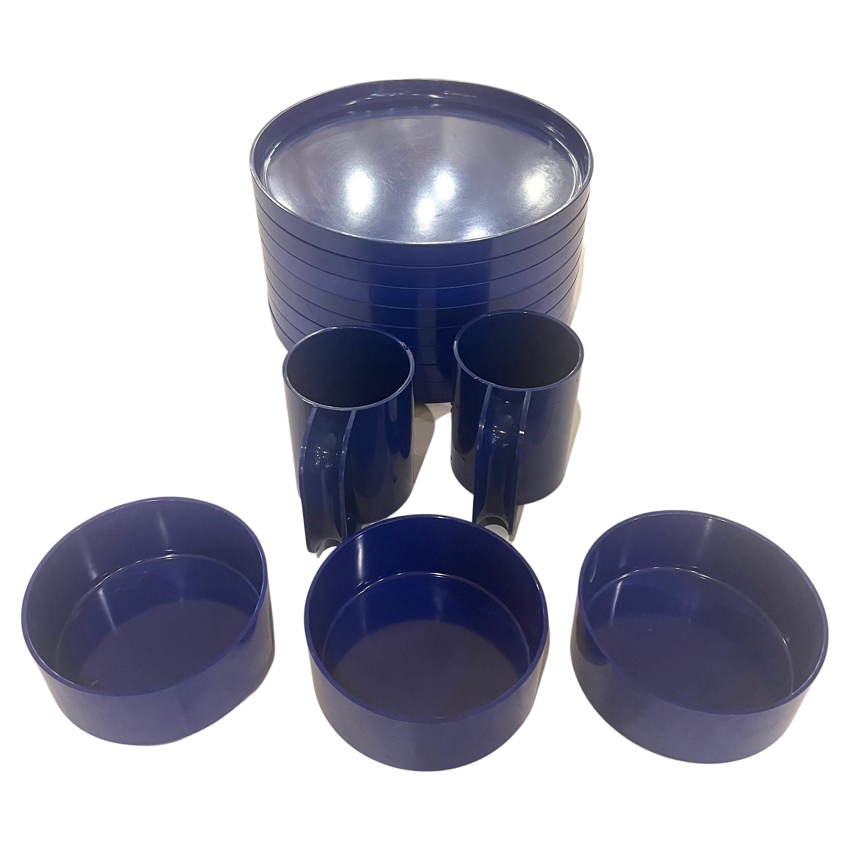 Nice set of 13pieces designed by Massimo Vignelli for Heller circa 1970s, in a navy blue color set consist of 2 coffee cups, 3 bowls and 8 dinner plates.