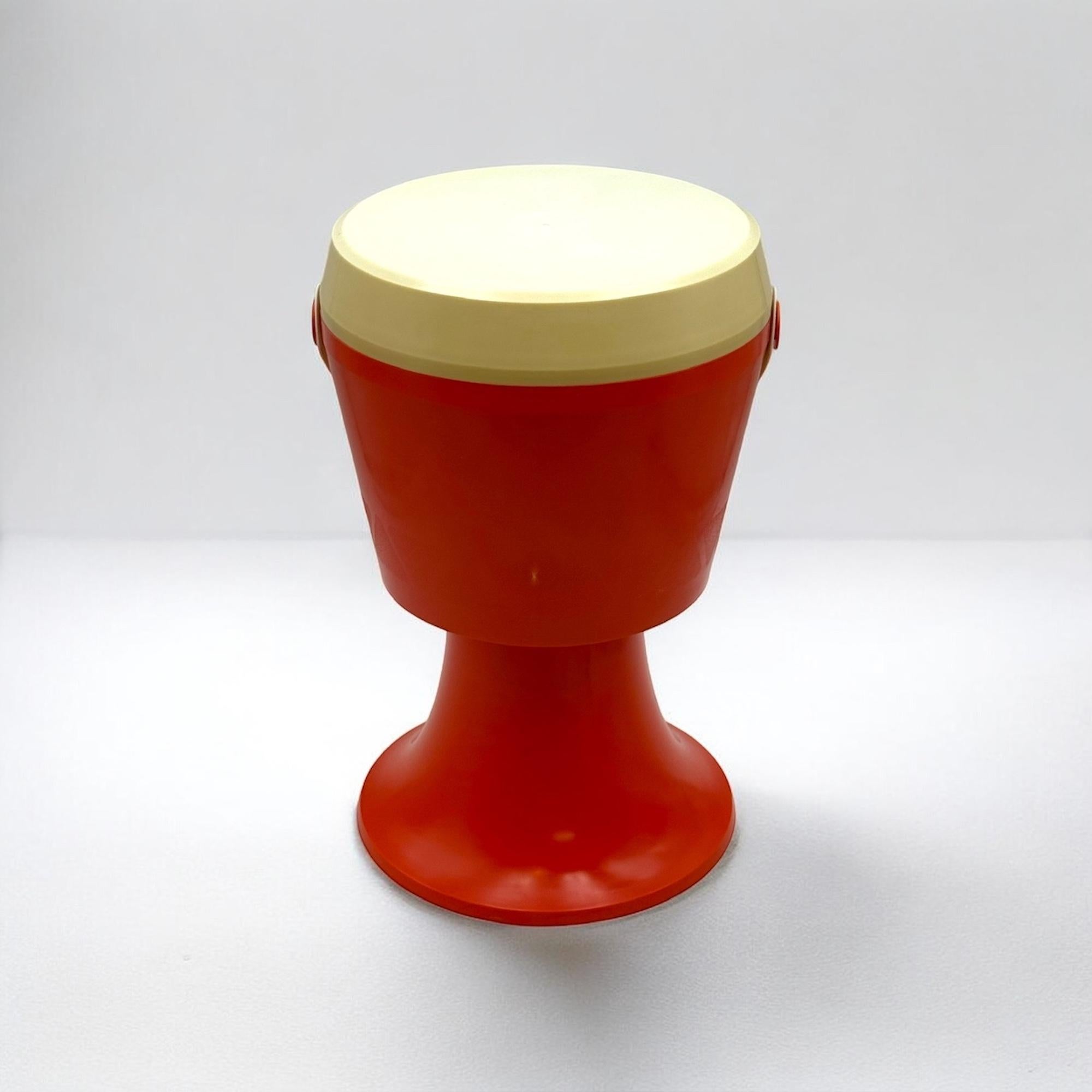 Plastica Sgabello anni '70 A Space AGE con scatola portaoggetti in arancione vibrante di Flair in vendita