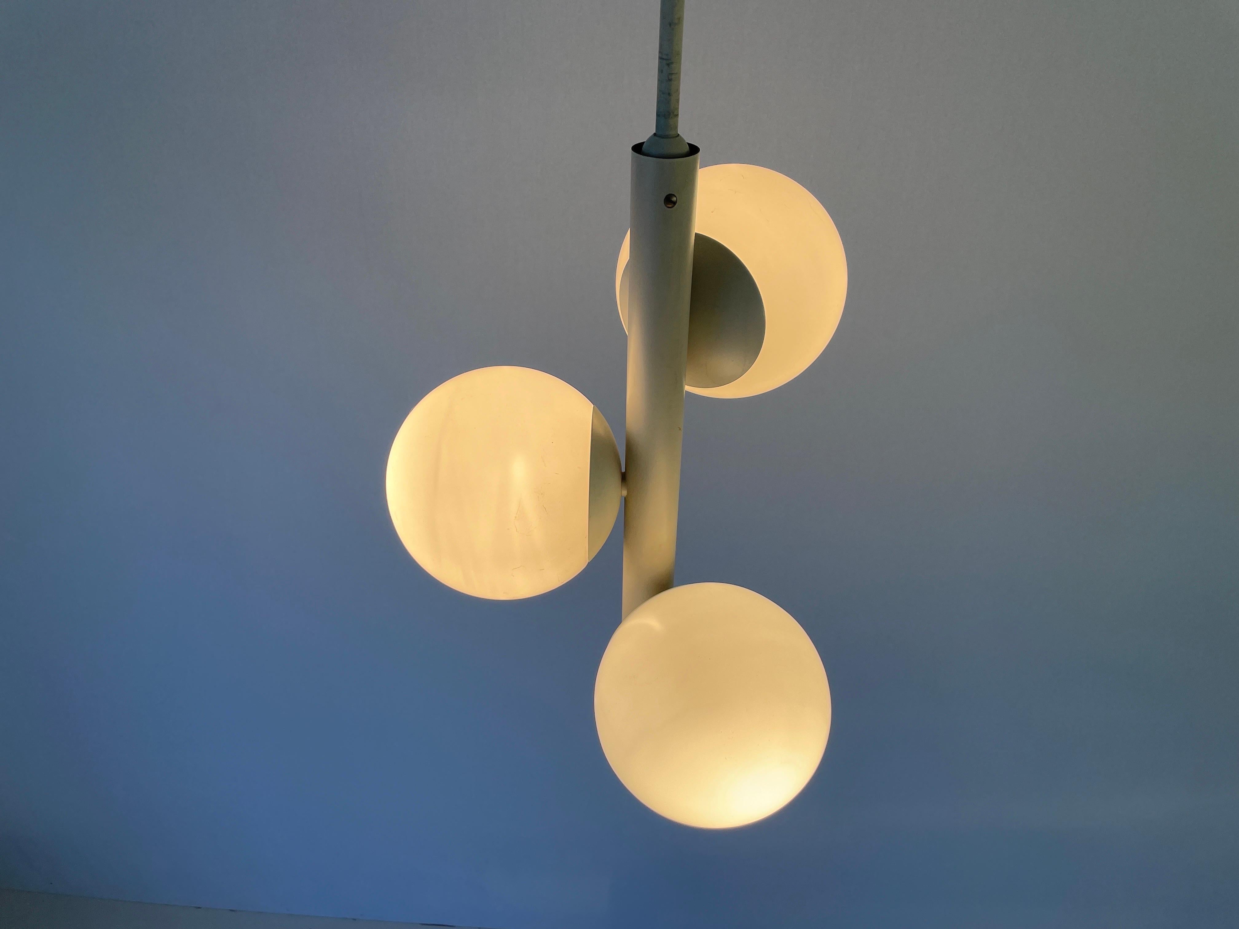 Lampe suspendue de l'ère spatiale à 3 boules Kaiser Leuchten, 1970, Allemagne en vente 3