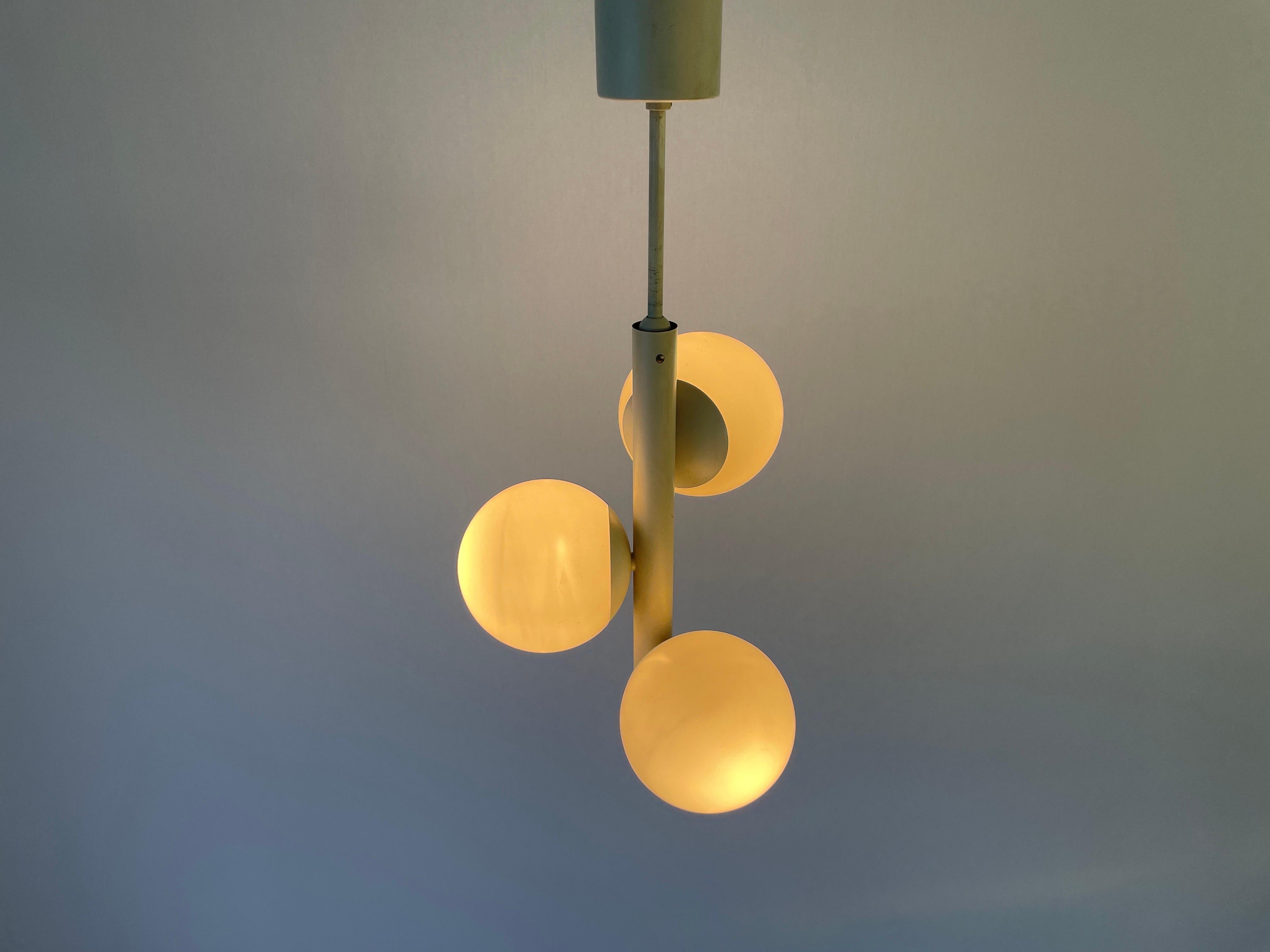 Lampe suspendue de l'ère spatiale à 3 boules Kaiser Leuchten, 1970, Allemagne en vente 2