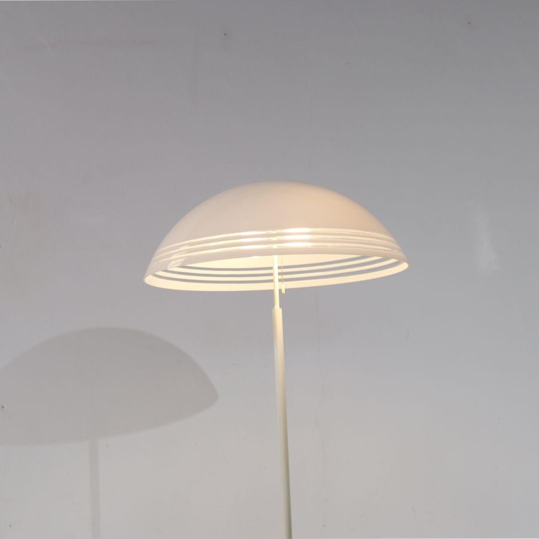 Space Age 70s Acrylic Mushroom Floor Lamp In Good Condition For Sale In BAARLO, LI