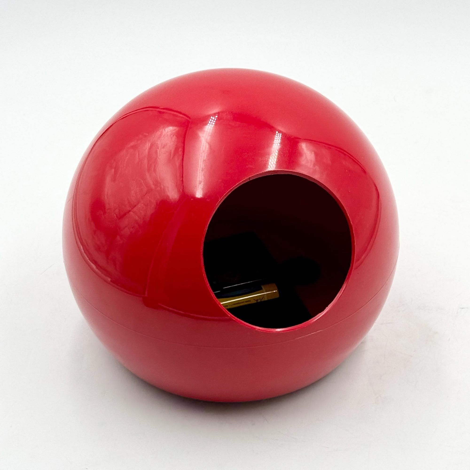 Orologio di design anni '70 con design a forma di orbita rossa - Decorazione da tavolo vintage in vendita 3