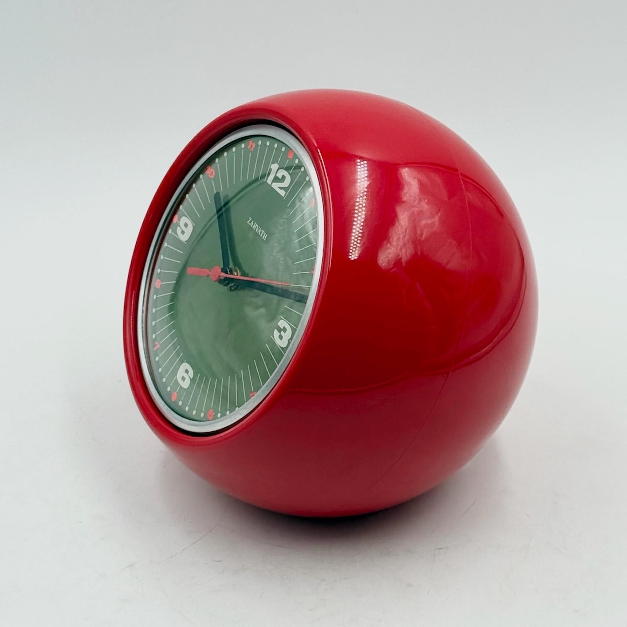 Orologio di design anni '70 con design a forma di orbita rossa - Decorazione da tavolo vintage in vendita 4