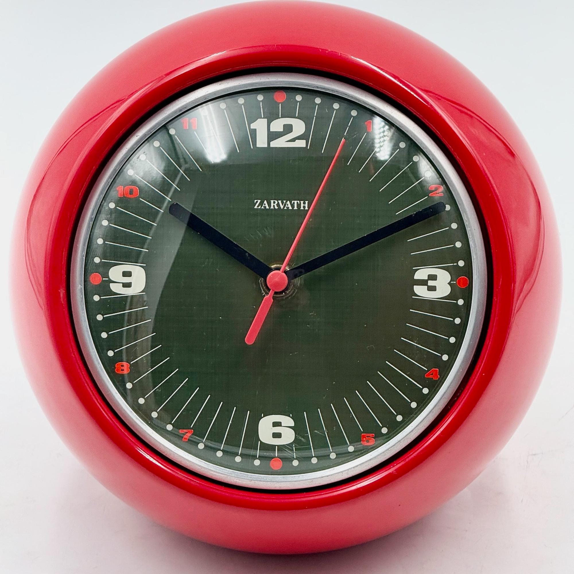 Orologio di design anni '70 con design a forma di orbita rossa - Decorazione da tavolo vintage in vendita 1