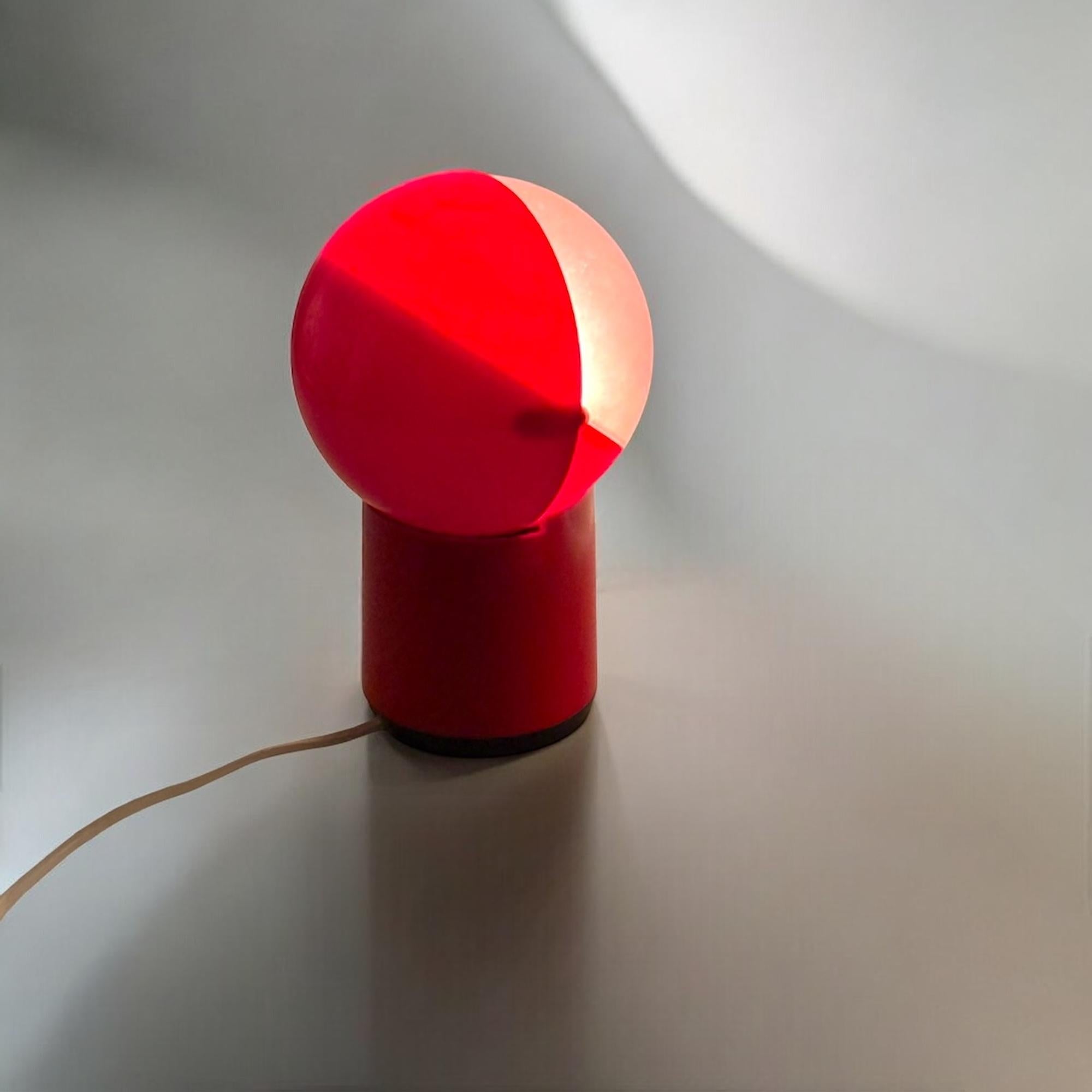 The ‘Sfera Notte’ (Night Sphere) lamp, designed by Gagiplast in the 1970s, is a striking example of Italian space age lighting. Its smooth, sculptural form is reminiscent of Siberin Caronno’s Asteroids, while also foreshadowing the playful curves of