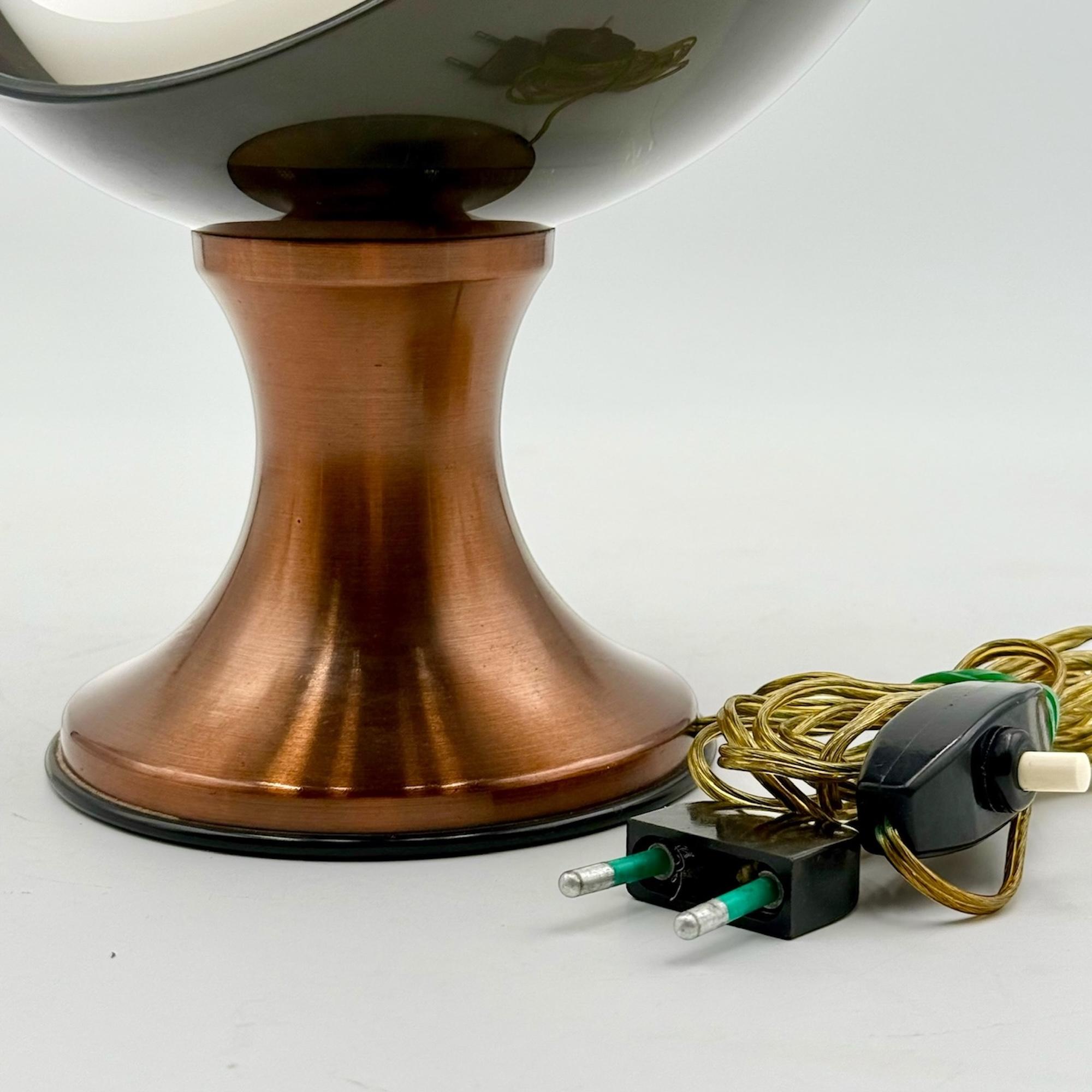 Space Age 70s Table Lamp with Tulip Base and Opaline Glass and Lucite Lampshade For Sale 4