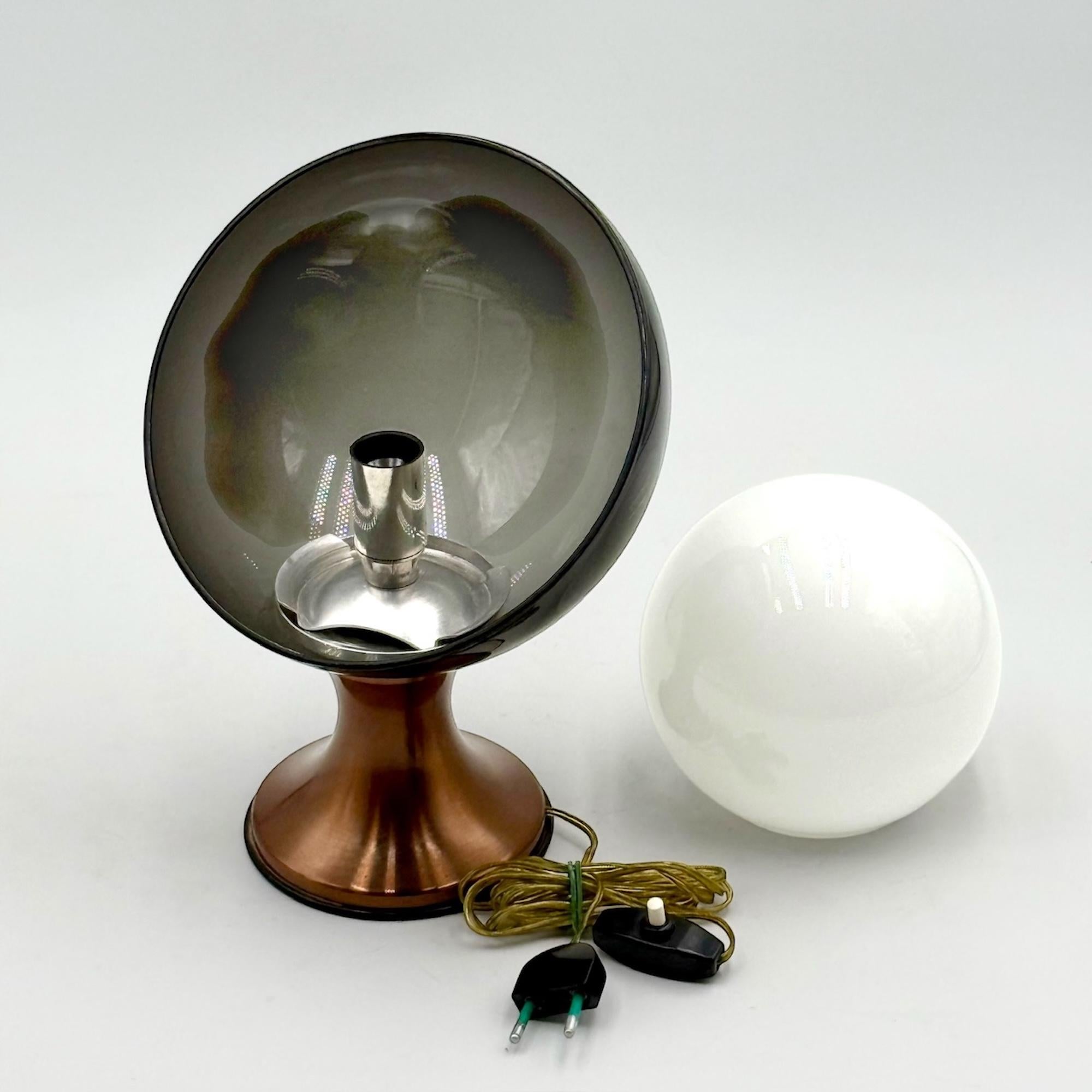 Space Age 70s Table Lamp with Tulip Base and Opaline Glass and Lucite Lampshade For Sale 5