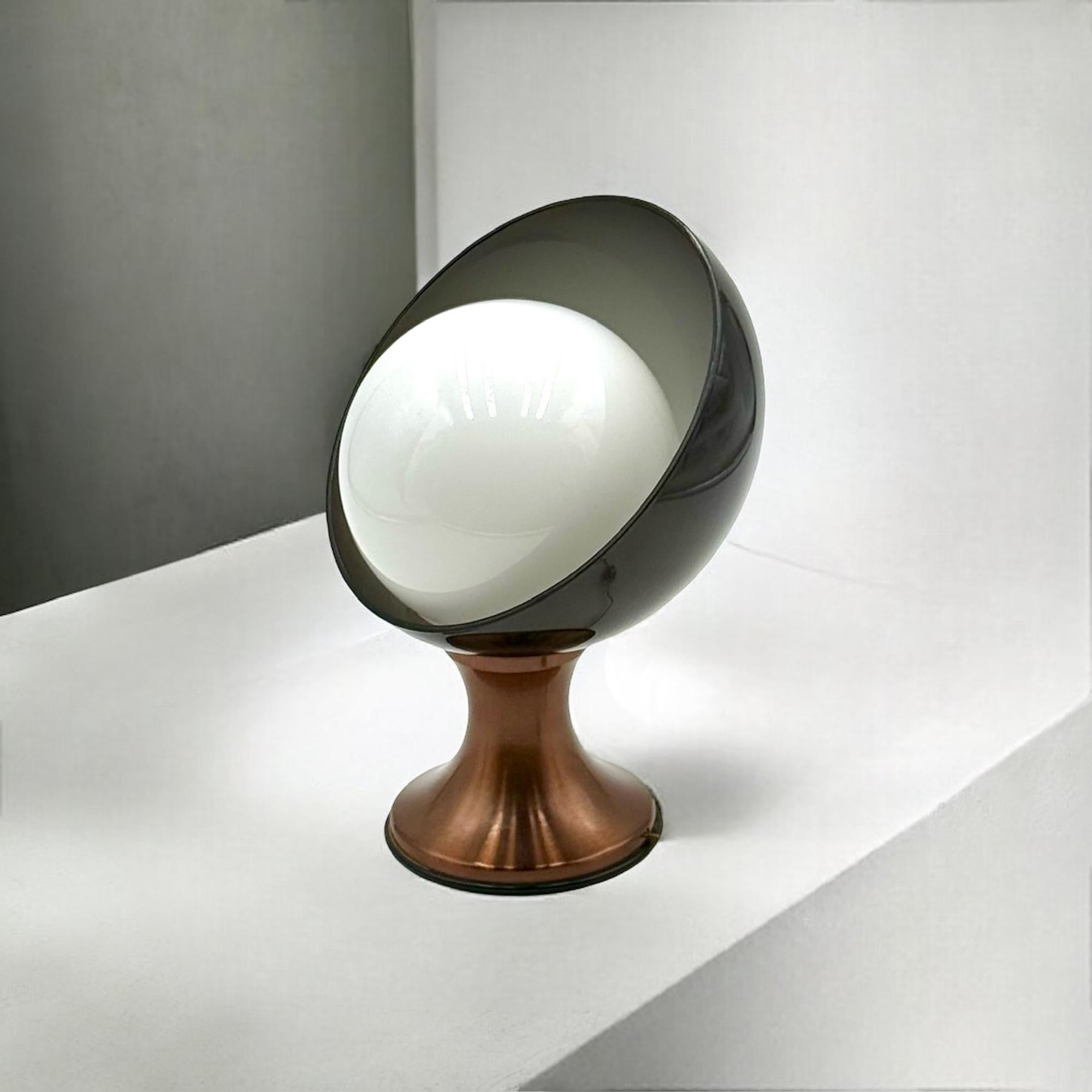 Late 20th Century Space Age 70s Table Lamp with Tulip Base and Opaline Glass and Lucite Lampshade For Sale
