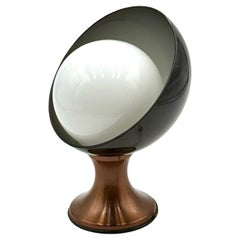 Lampe de bureau de l'ère spatiale des années 70 avec base en forme de tulipe, verre opalin et abat-jour en lucite