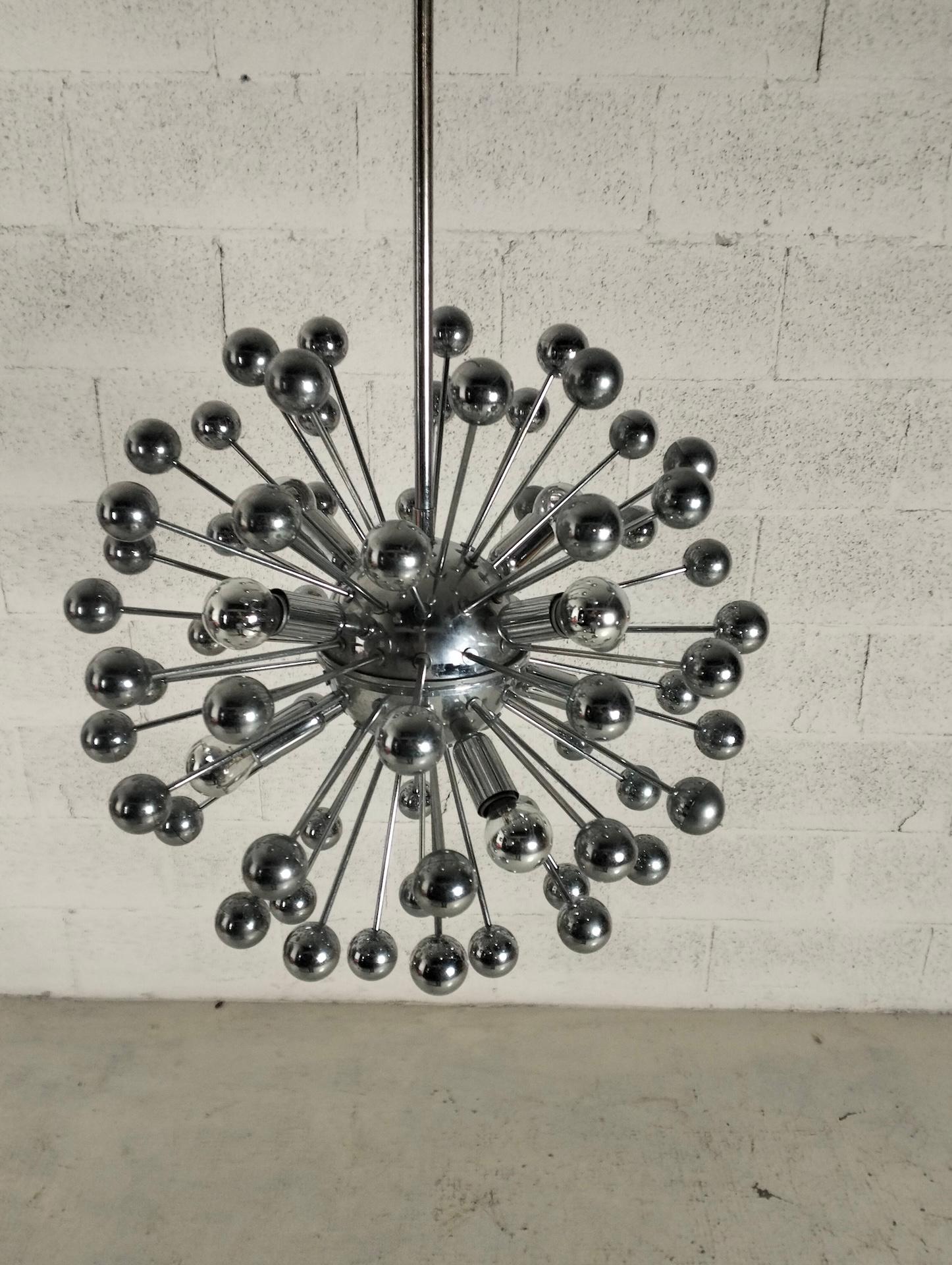 Lampadario Space AGE a 8 luci Sputnik in acciaio cromato, anni '70
In acciaio cromato con 8 luci.
Condizioni molto buone, con piccoli e inevitabili segni del tempo e dell'uso.