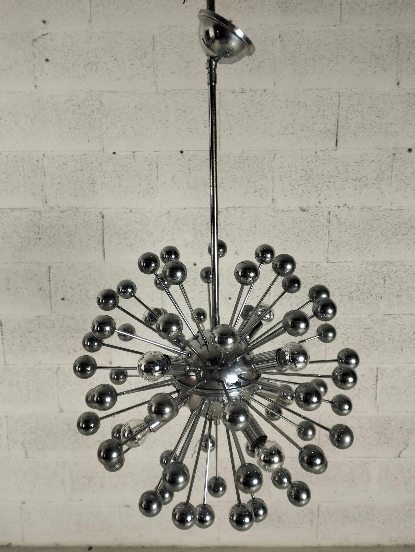 Mid-Century moderno Lampadario Space AGE a 8 luci Sputnik in acciaio cromato, anni '70 in vendita
