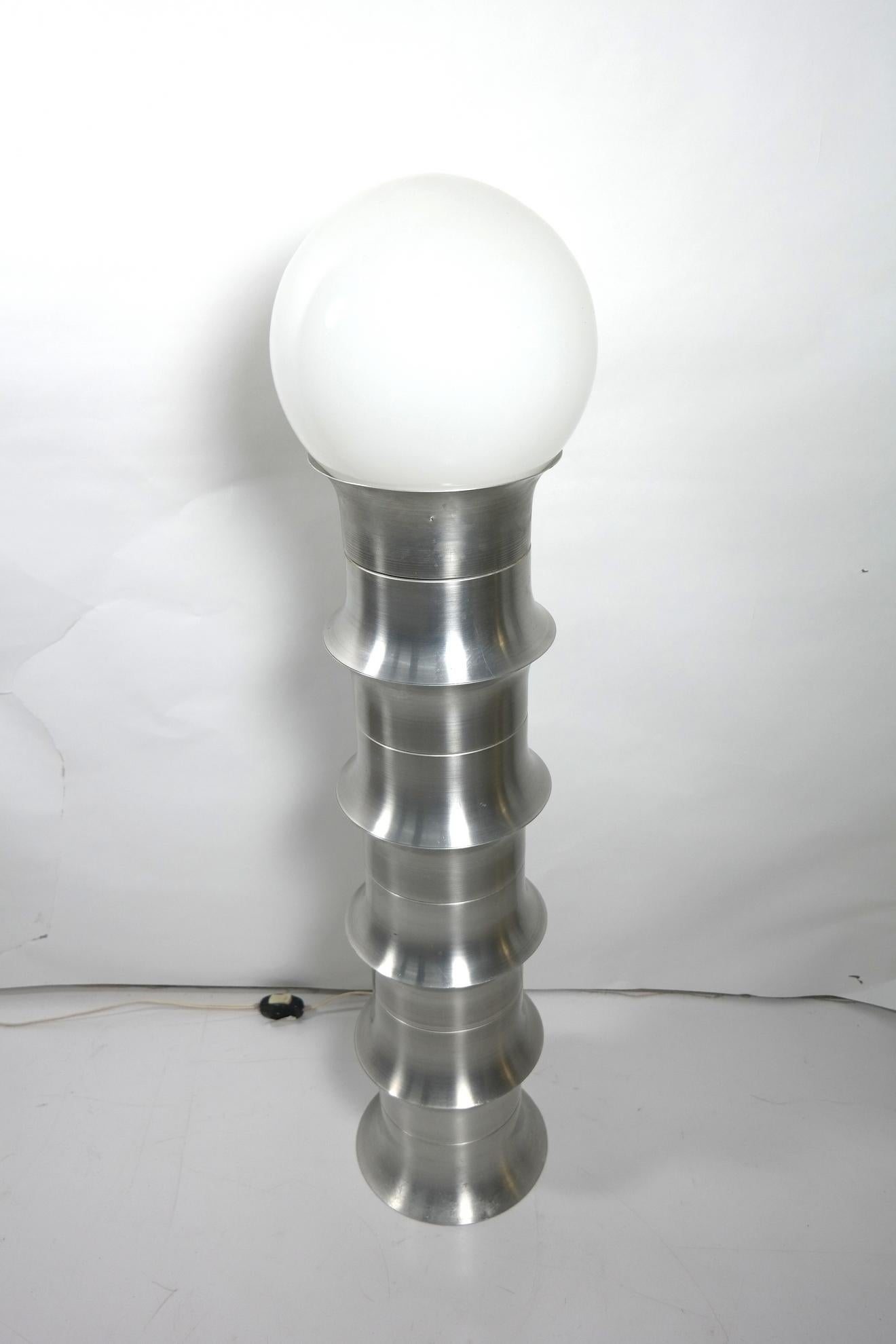 Space Age Aluminium Design Stehleuchte:: signiert 