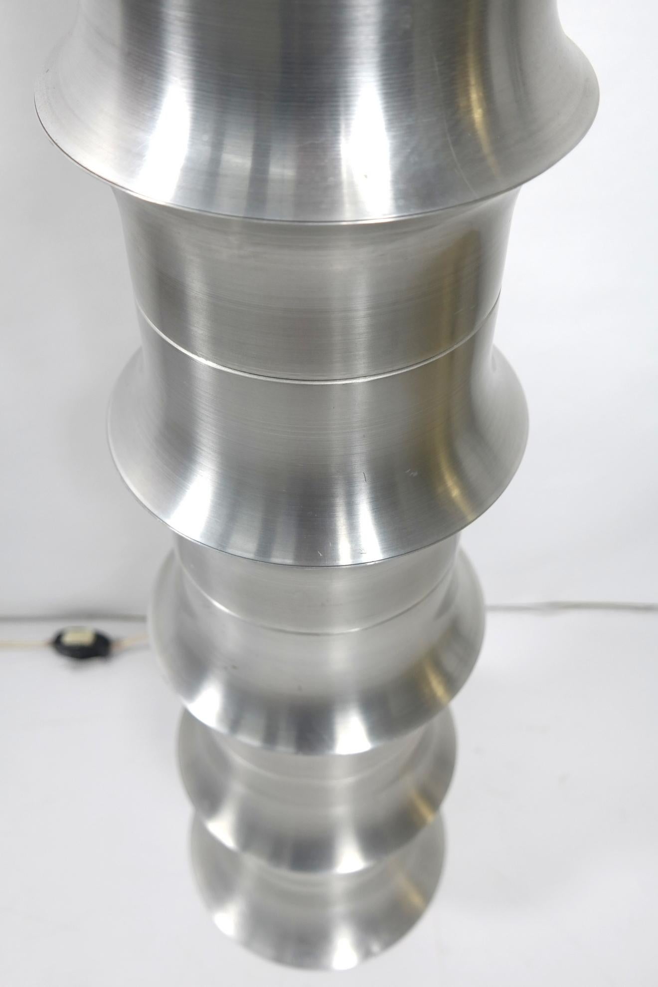 Space Age Aluminium Design Stehleuchte:: signiert 