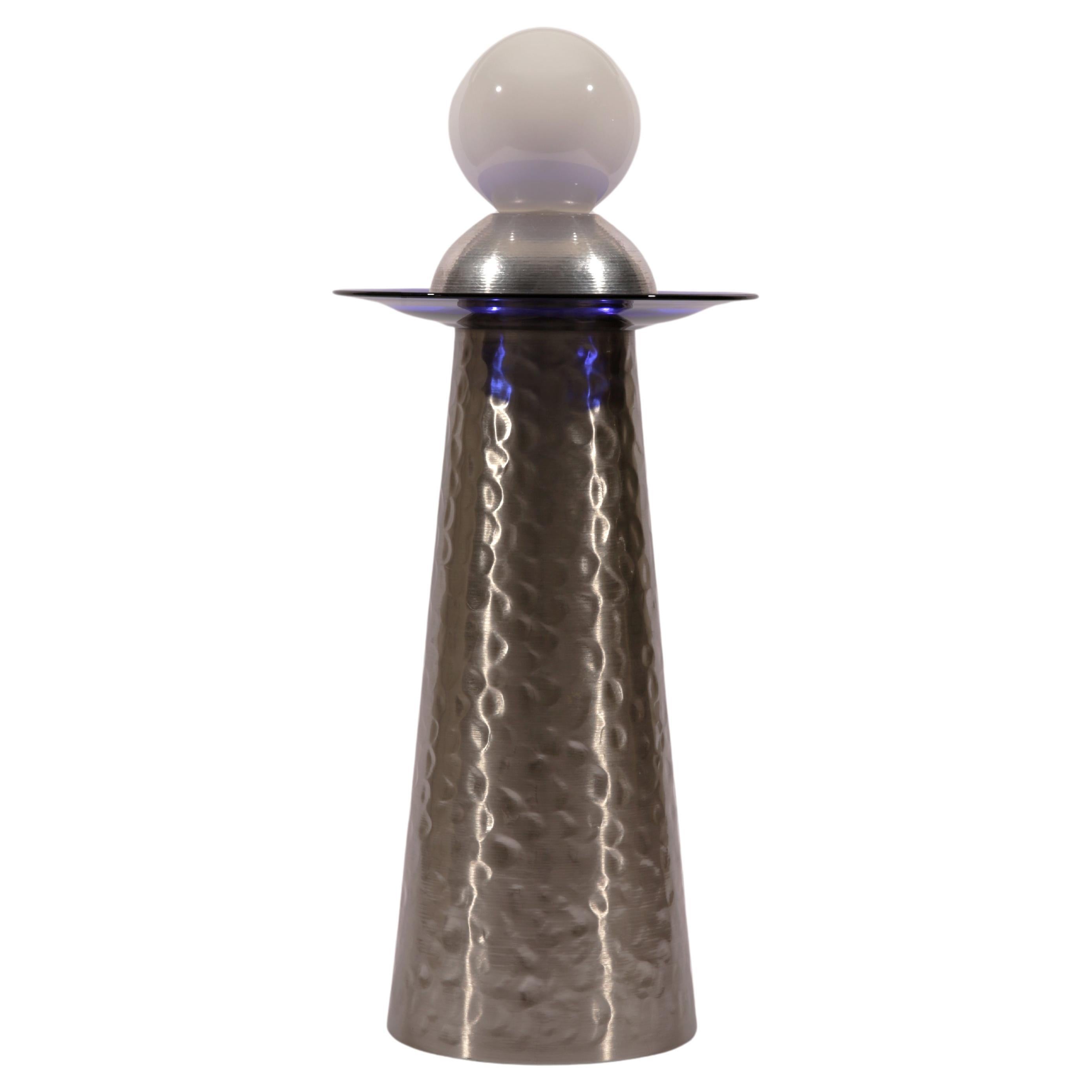 Lampe de bureau contemporaine en verre bleu en aluminium de l'ère spatiale par Nusprodukt en vente
