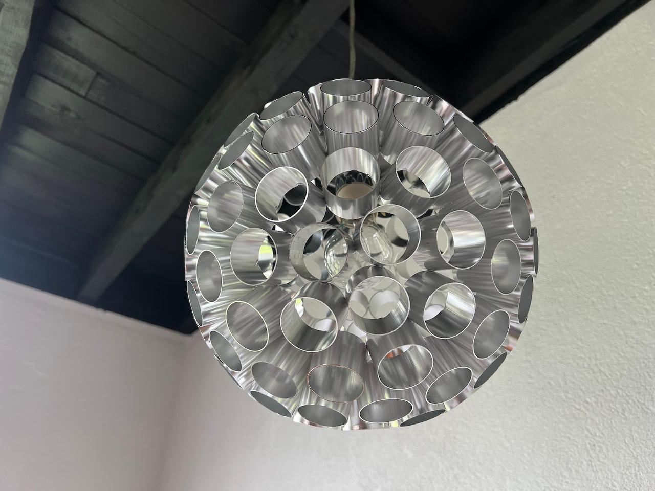 Lampada a sospensione in alluminio NO AGE, anni '70 in vendita 3
