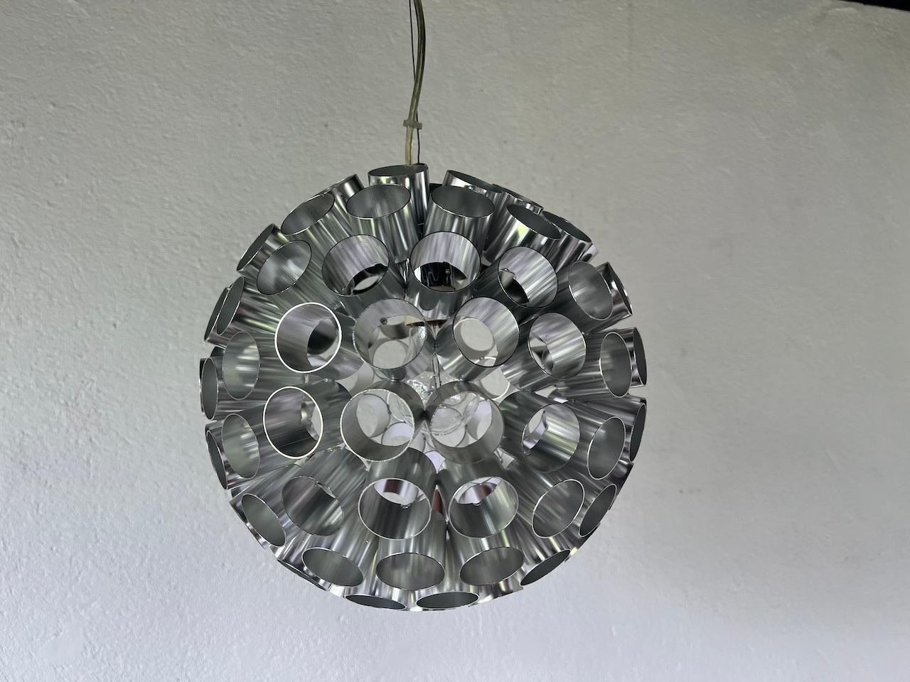Mid-Century moderno Lampada a sospensione in alluminio NO AGE, anni '70 in vendita